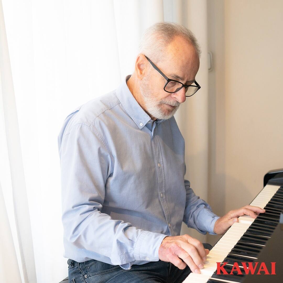 Alt View 4. Kawai Pianos - ES920 88-Key Digital Piano with Responsive Hammer III Action | Onboard Stereo System with Built-in Bluetooth MIDI - Satin Black.