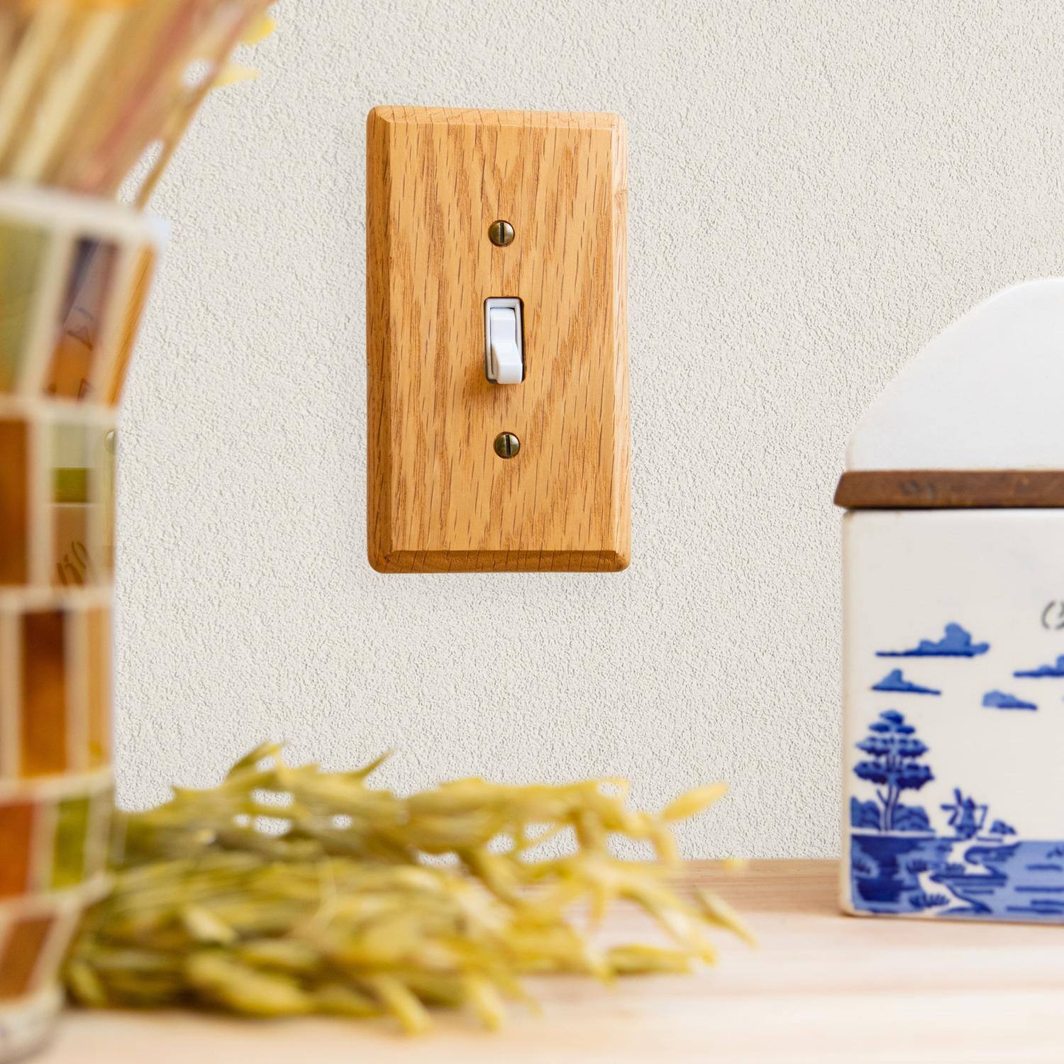 Left. AMERELLE - Amerelle Contemporary Light Brown 2 gang Oak Wood Duplex/Toggle Wall Plate 1 pk - Brown.