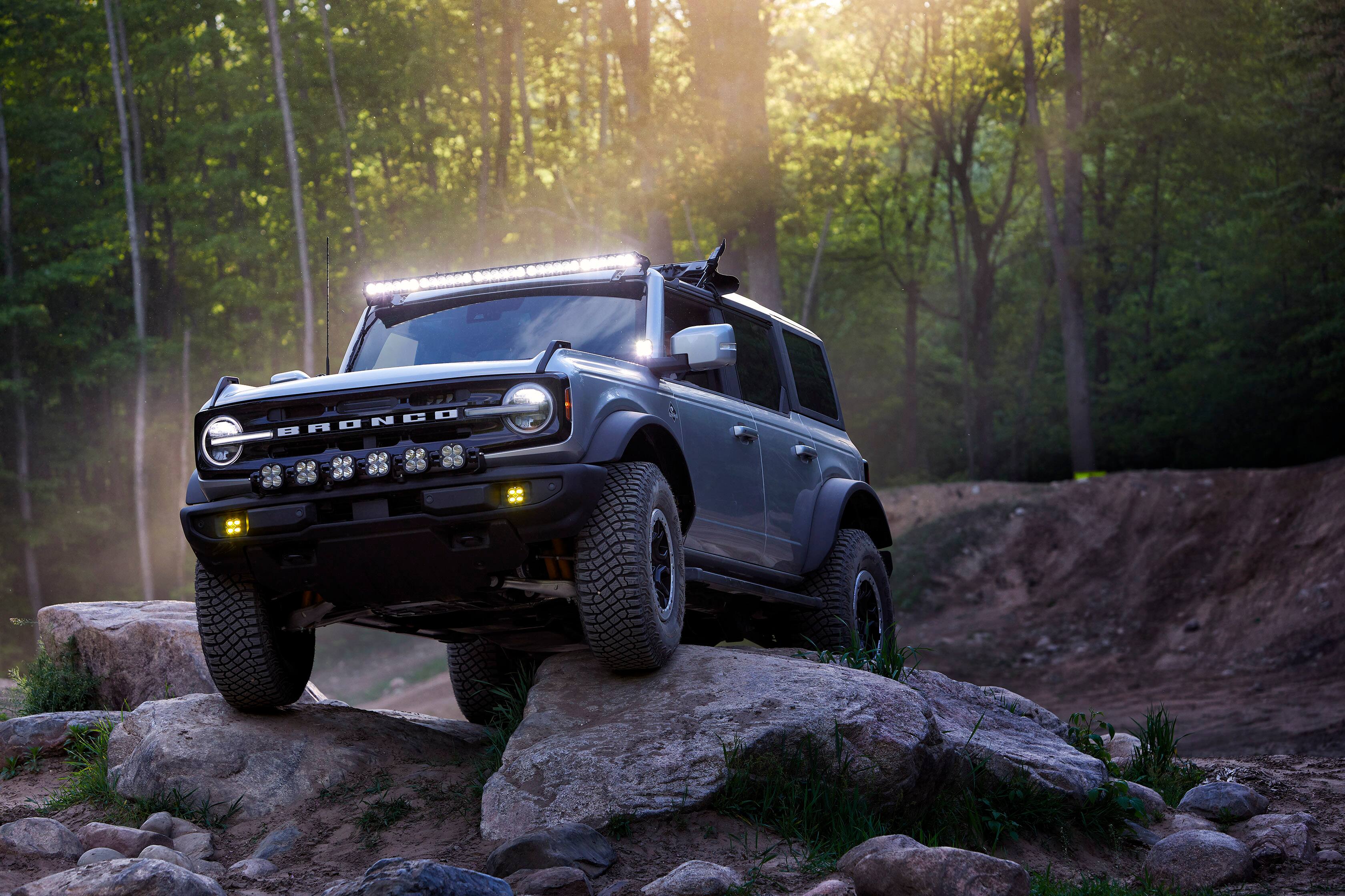 Back. Bestop - Sunrider for Hardtop - '21-26 Bronco; Bronco Raptor;  4-Door (Premium Blk Twill) - Black.