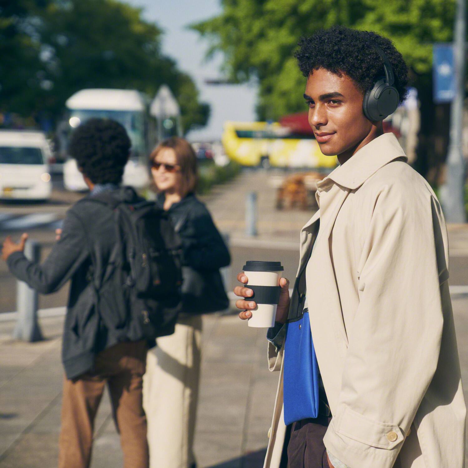 Alt View 2. Sony - Wireless Noise Cancelling Headphone  WHCH720N/BRB - Black.