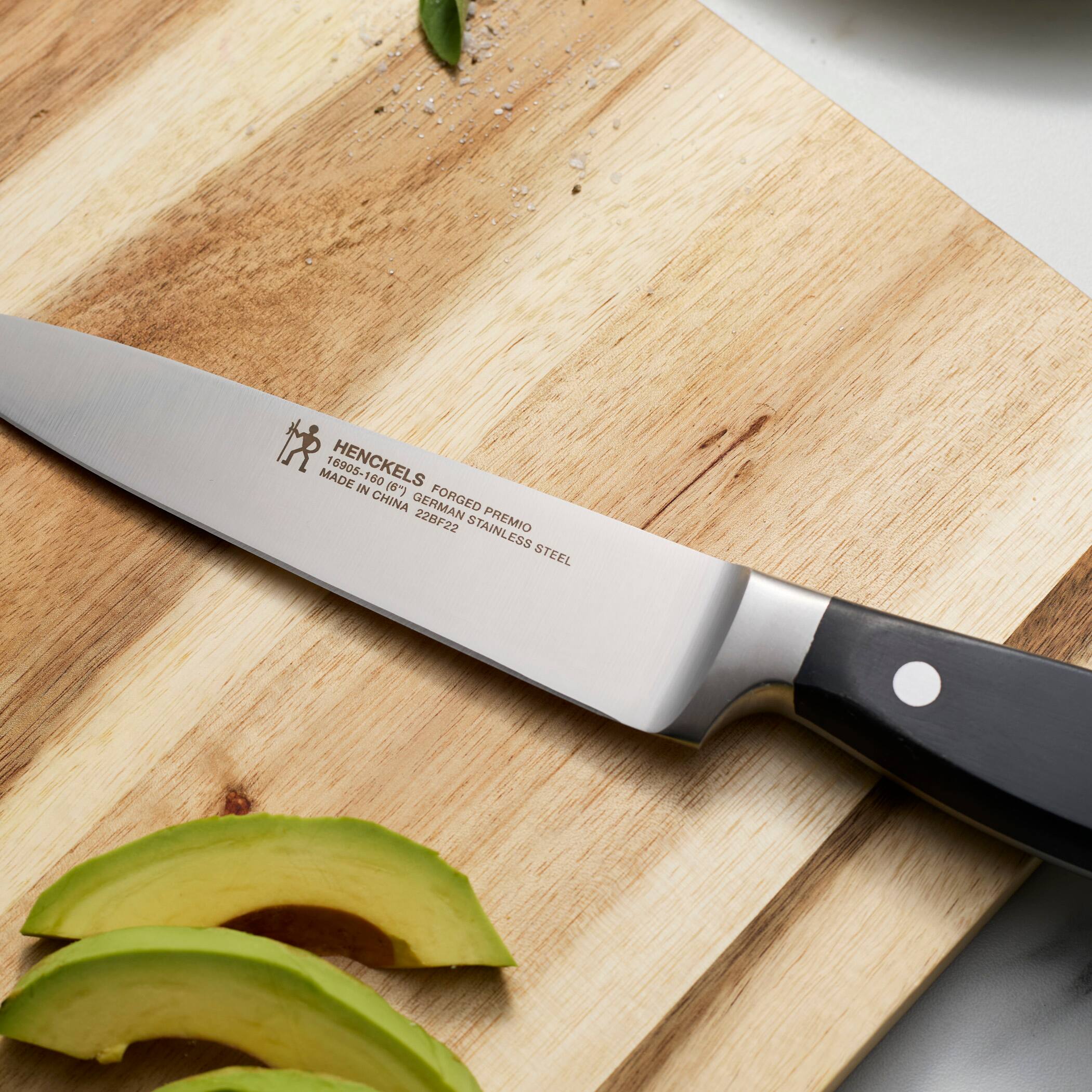 HENCKELS  
1605-160 (6")  
GERMAN FORGED PREMIO  
STAINLESS STEEL  
MADE IN CHINA  
22BF22