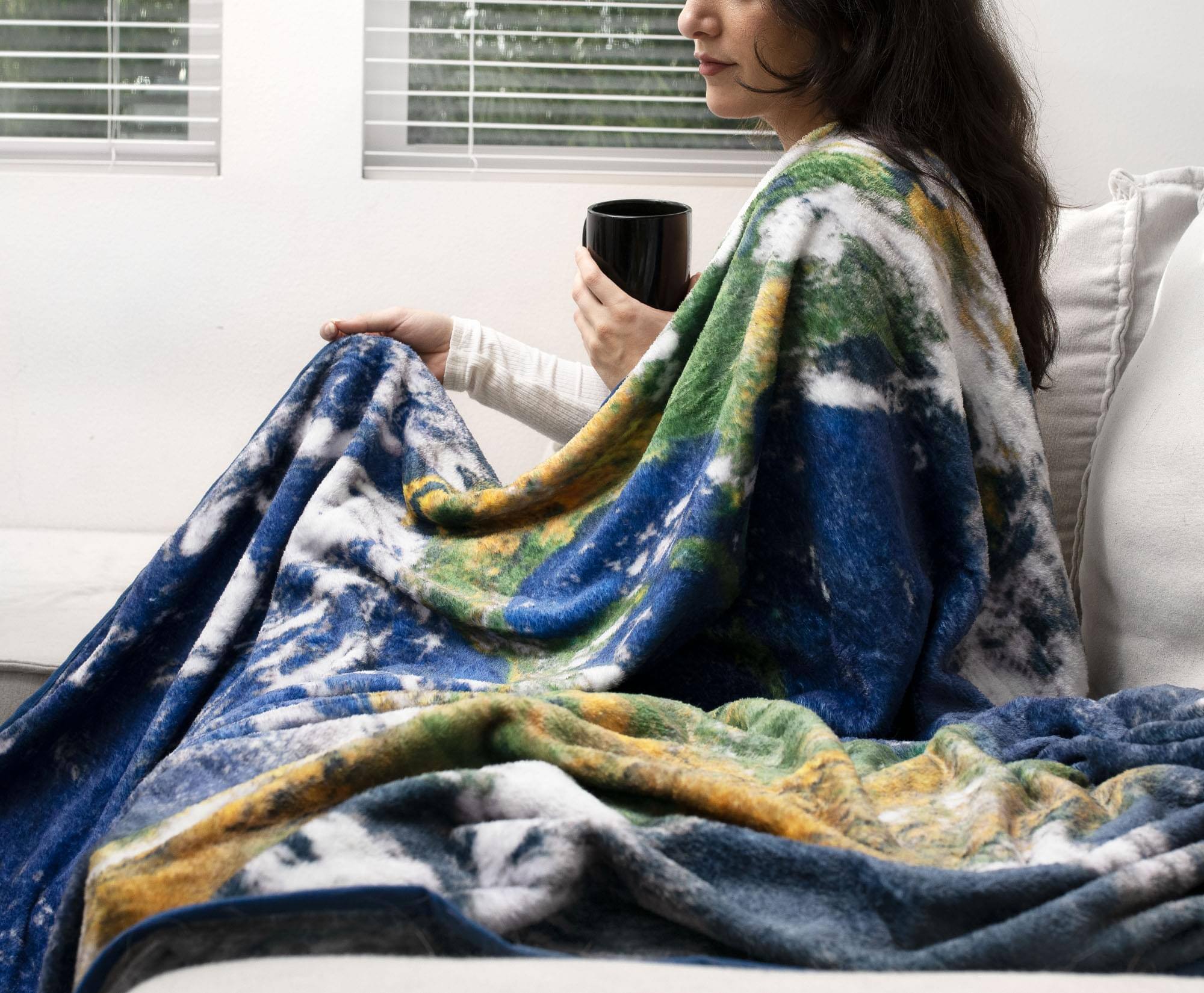 Alt View 3. Toynk - Planet Earth Round Fleece Throw Blanket | 60 Inches - Blue.