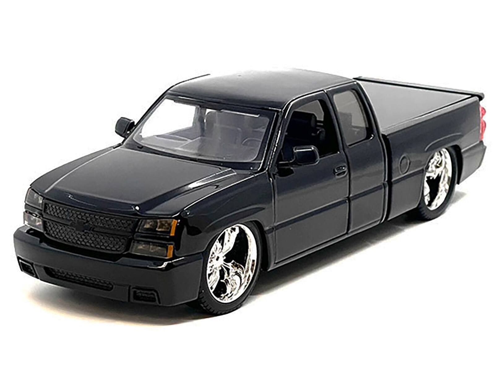Angle. Motormax - 2006 Chevrolet Silverado Custom Pickup Truck Black "Die-Cast Collection" Series 1/25 Diecast Model Car by Motormax - Black.