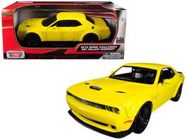 2018 Dodge Challenger SRT Hellcat Widebody 1/24 Diecast Model Car by Motormax - Yellow