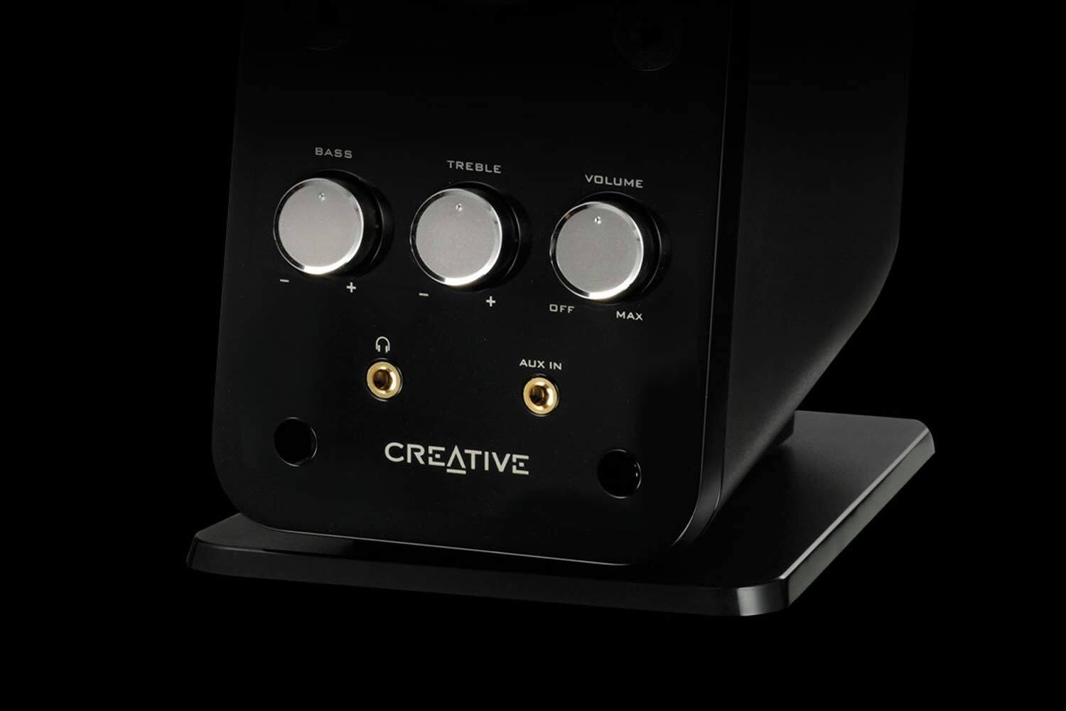 BASS TREBLE VOLUME + - + OFF MAX AUX IN CREATIVE