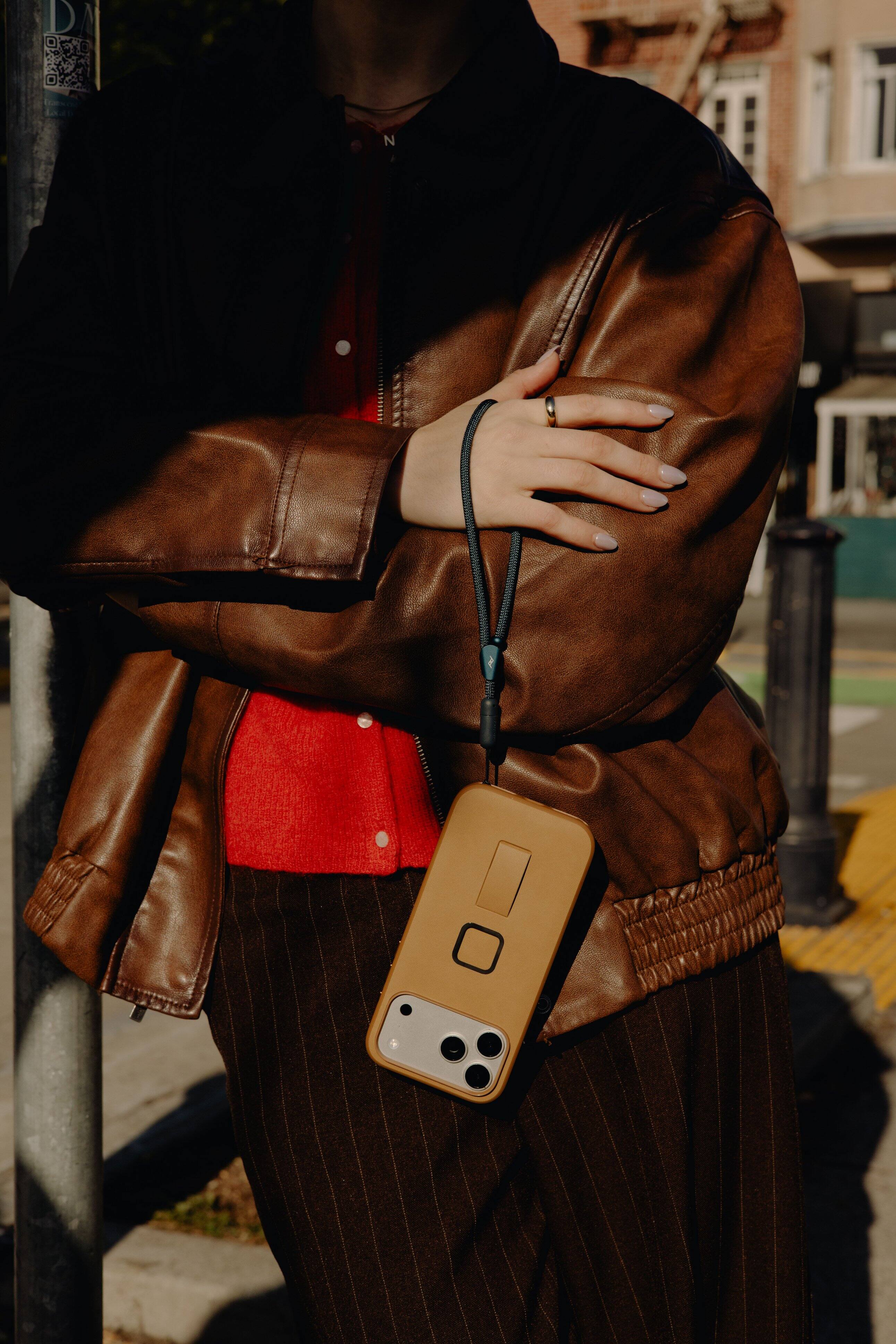 Alt View 5. Peak Design - Mobile Cuff, Ocean - Ocean.