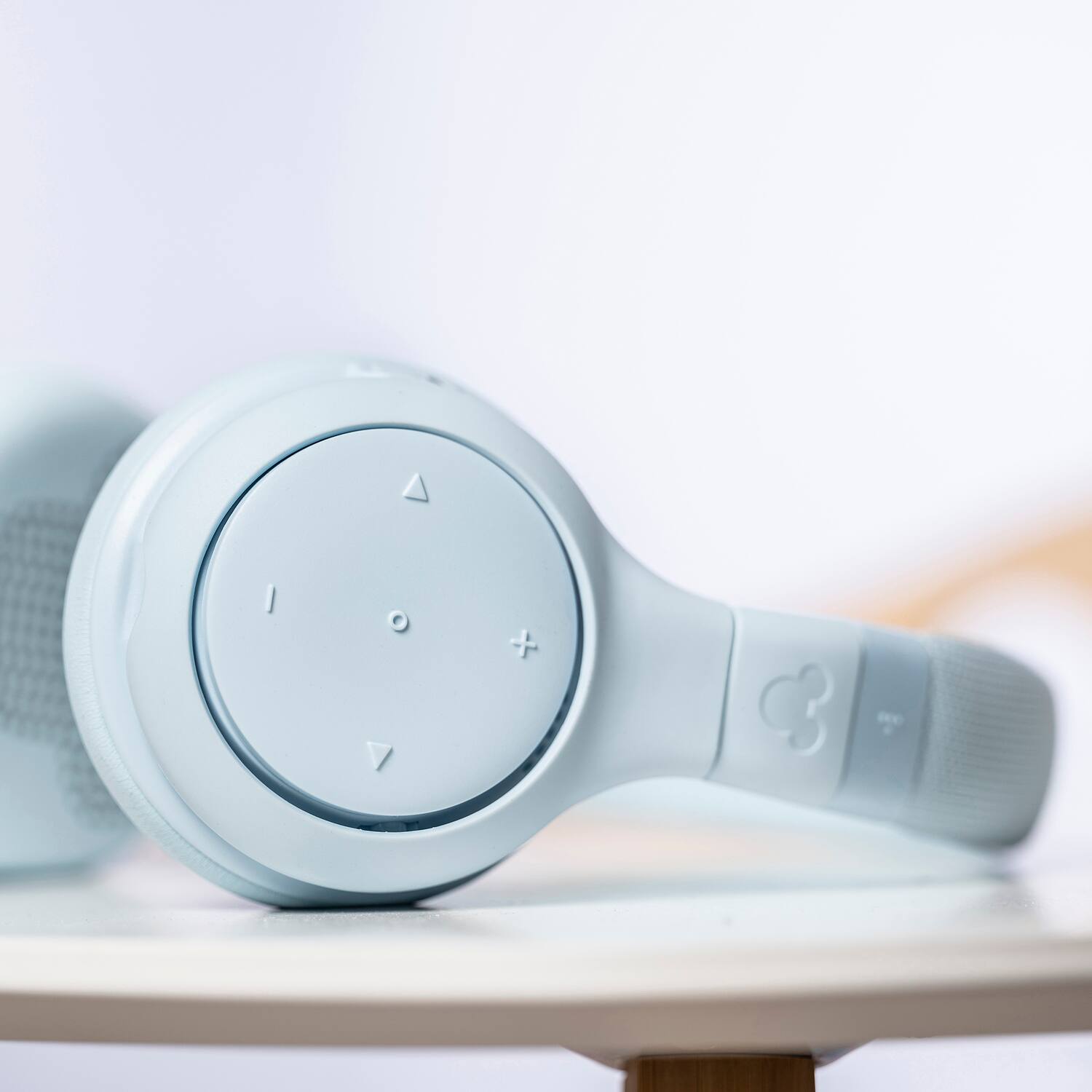 Left. ONANOFF - Onanoff On-storyph-sam-blue Disney Storyphones Storytelling Foldable Bluetooth Kids Headphones, Bundle - Blue.