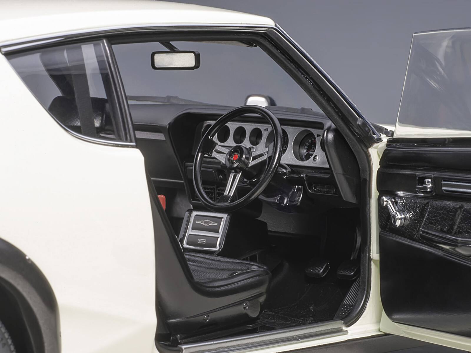 Alt View 2. Autoart - Nissan Skyline 2000GT-R (KPGC110) RHD (Right Hand Drive) White 1/18 Model Car by Autoart.