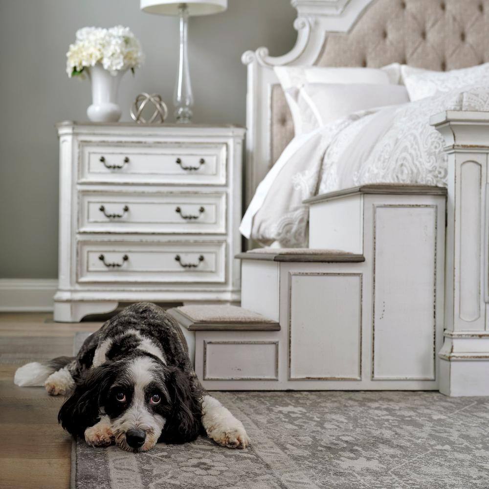 Back. Liberty Furniture Industries - Magnolia Manor Pet Steps in Antique White - White.