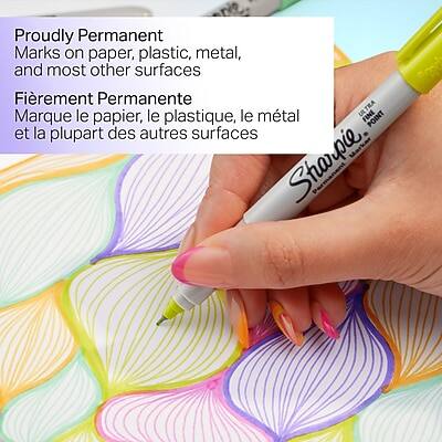 Proudly Permanent  
Marks on paper, plastic, metal, and most other surfaces  

Fiérement Permanente  
Marque le papier, le plastique, le métal et la plupart des autres surfaces  

Starline