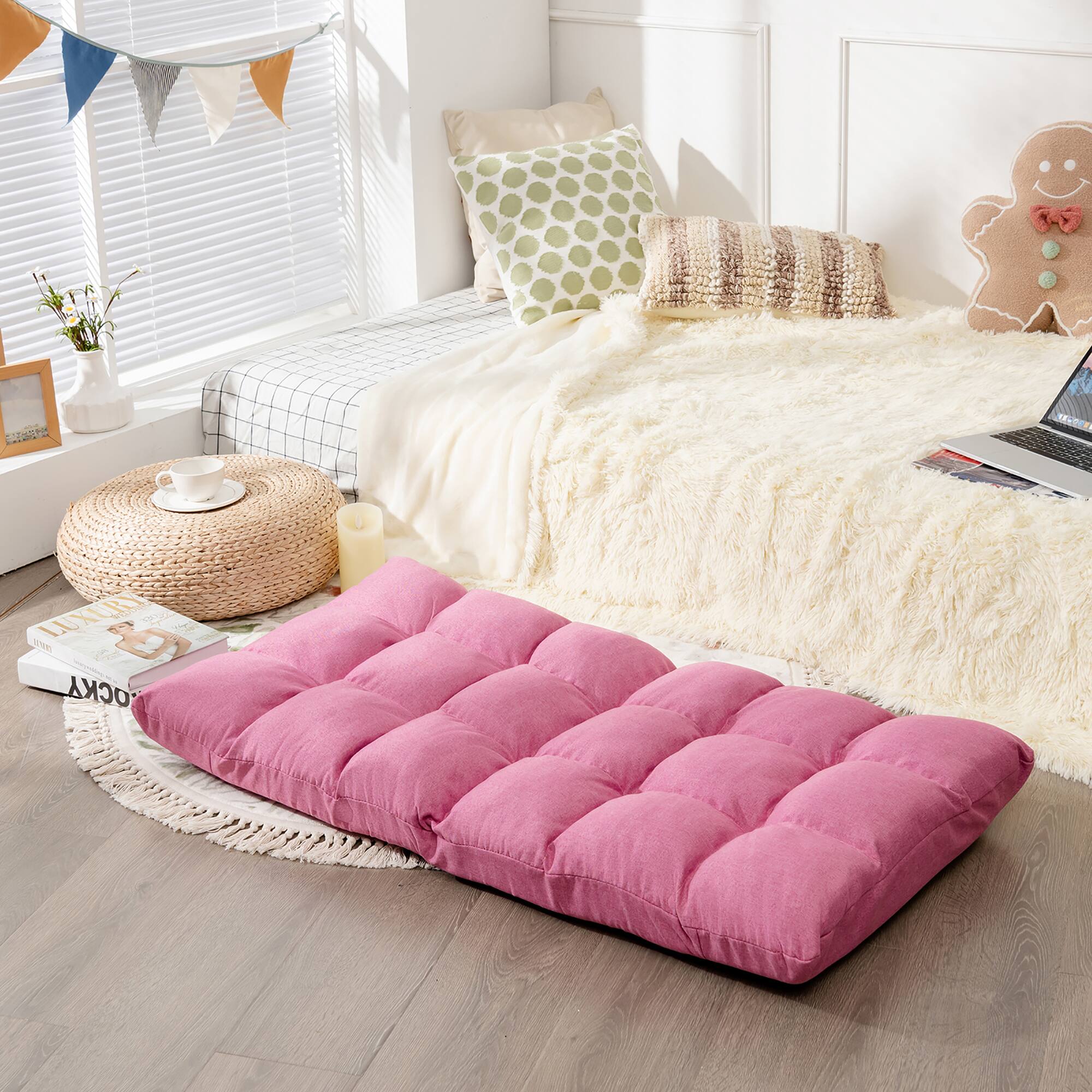 The text on the image reads "LUXUR 30".