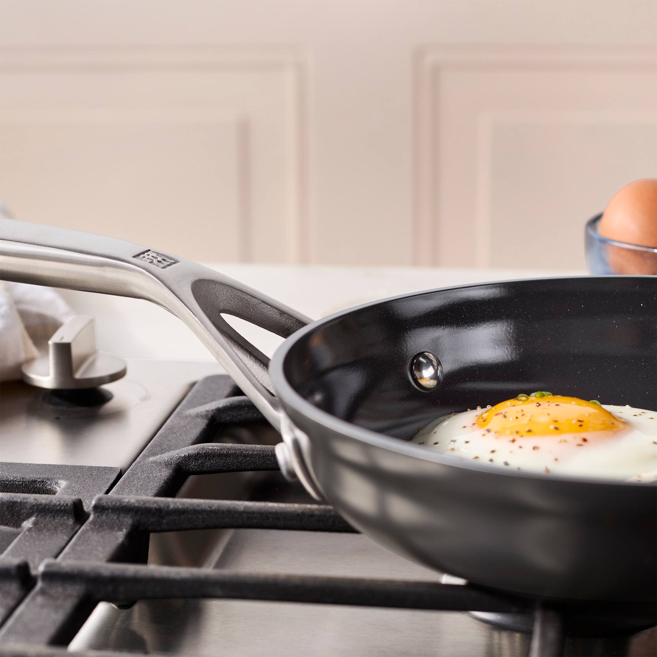 Alt View 5. ZWILLING - ZWILLING Motion Ceramic Hard Anodized 8-inch Aluminum Nonstick Fry Pan - Black.