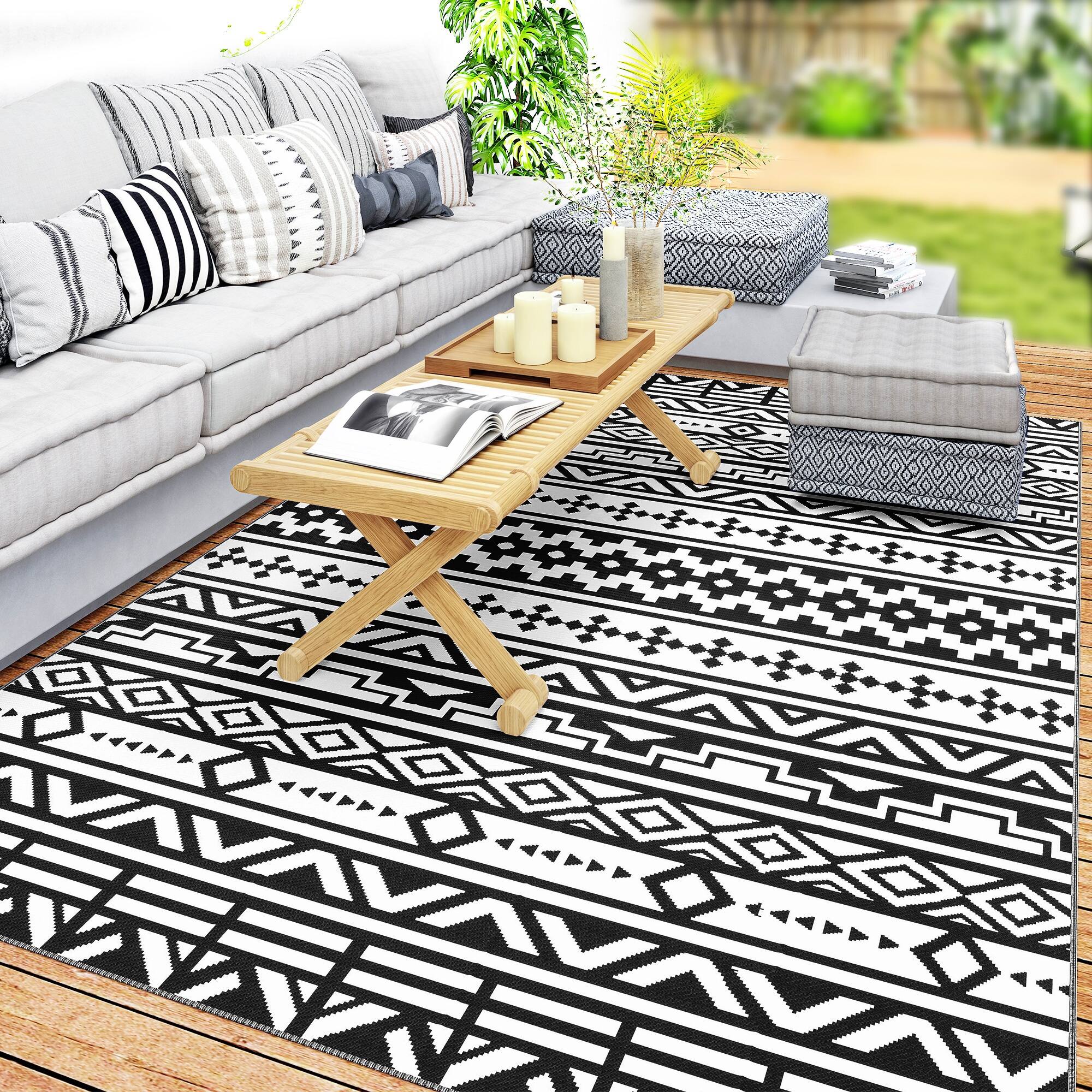 Outsunny - Outdoor Rug for Patio, 6' x 9' Waterproof Large Mat, Reversible Plastic Straw Rug for Décor - Black and White Geometric Wall