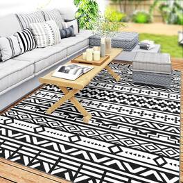 Outsunny - Outdoor Rug for Patio, 6' x 9' Waterproof Large Mat, Reversible Plastic Straw Rug for Décor - Black and White Geometric Wall