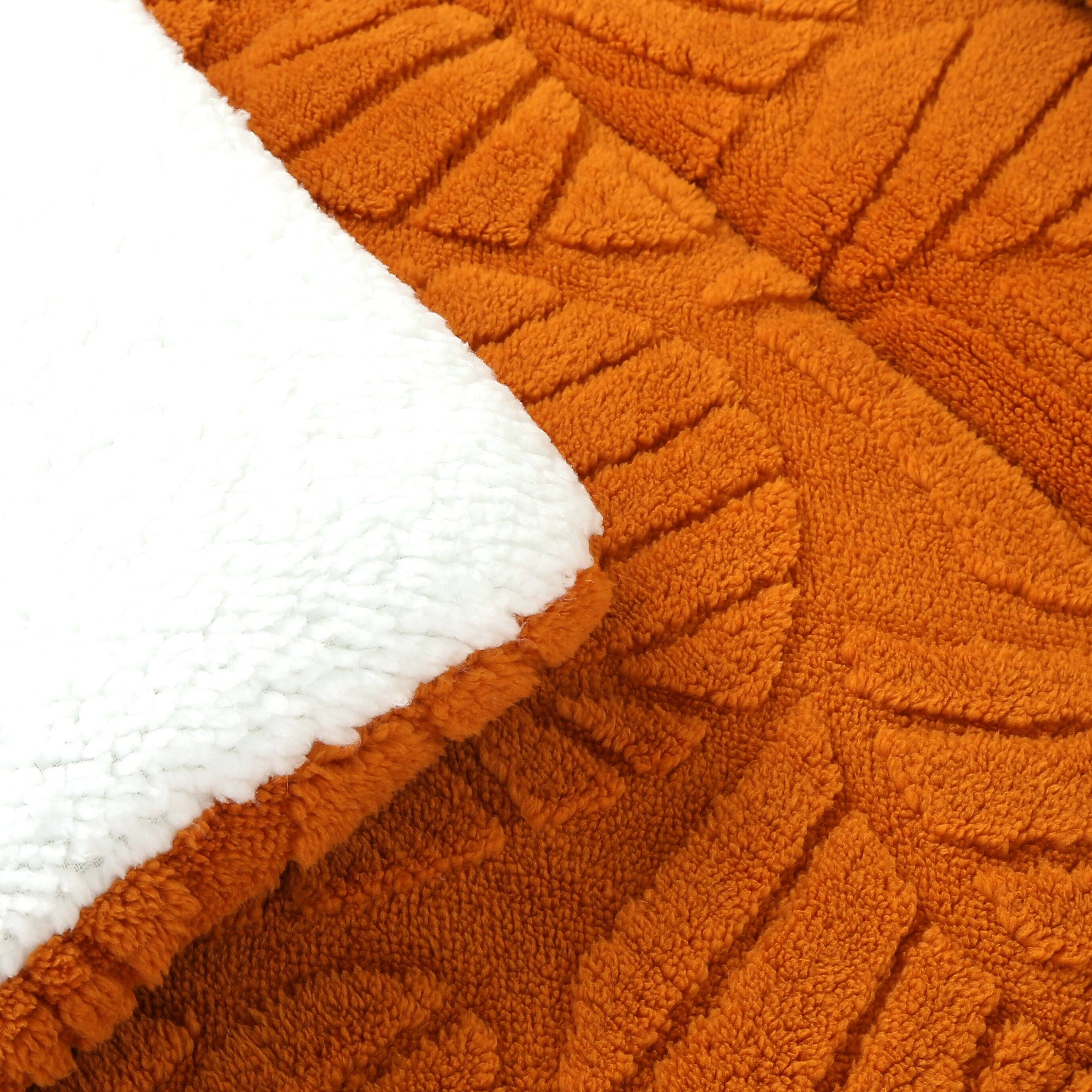 Back. MarCielo - Marcielo 3 PCS Leaf Pattern Jacquard Soft Plush Comforter Set - Golden.