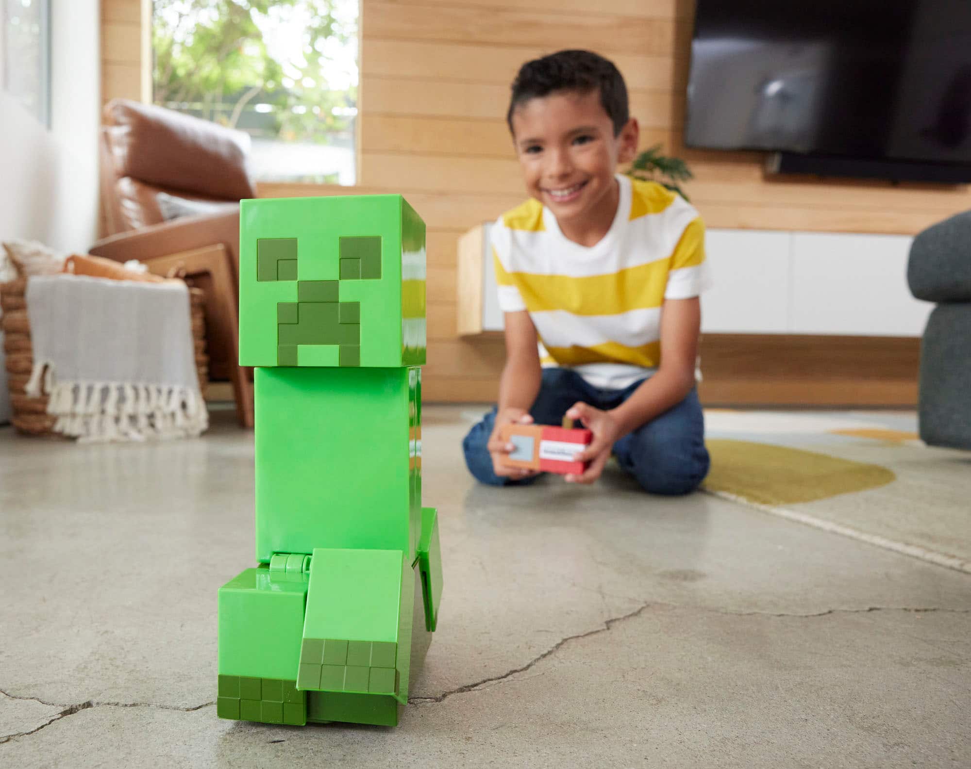 Alt View 15. Minecraft - 10" Exploding RC Creeper - Green.