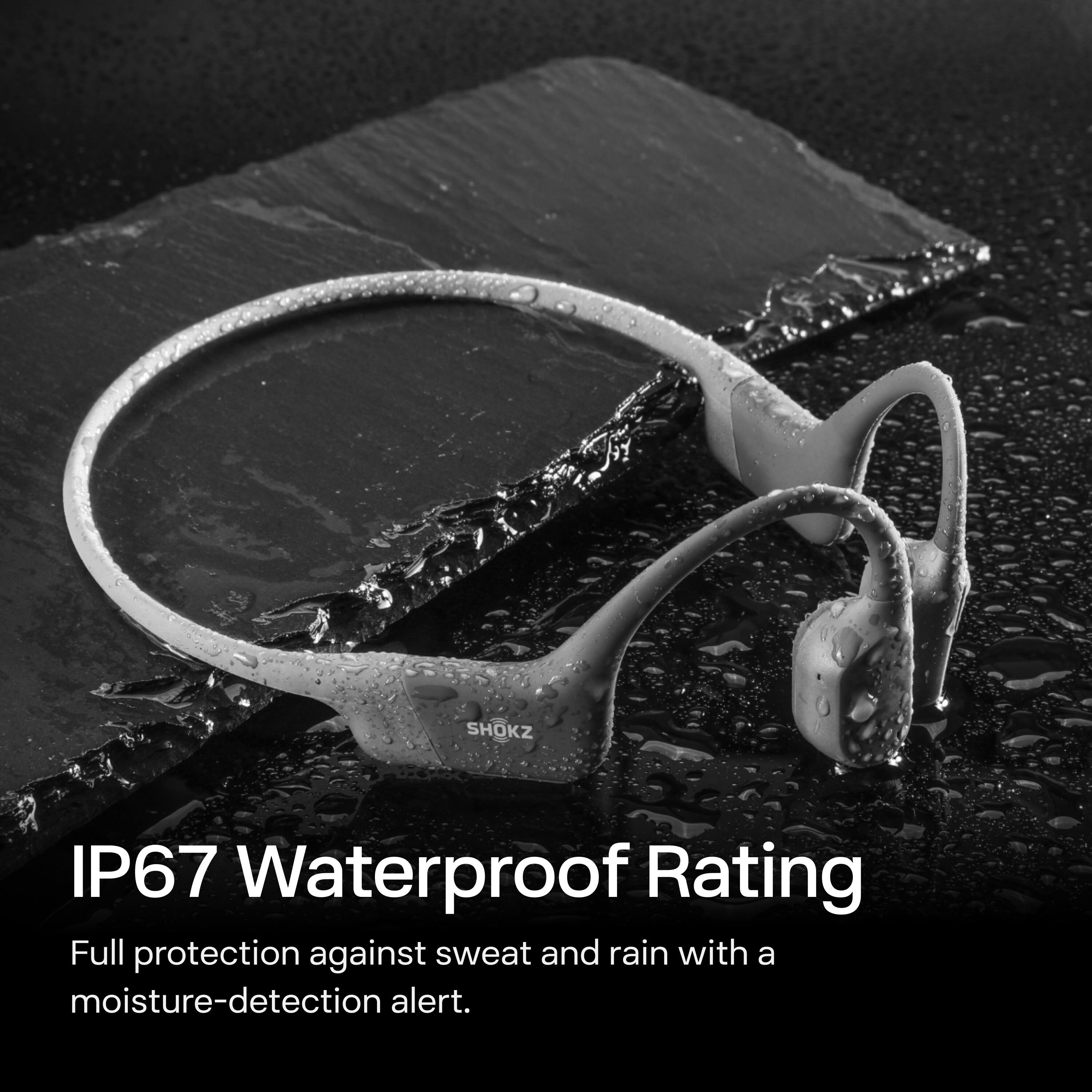 IP67 Waterproof Rating  
Full protection against sweat and rain with a moisture-detection alert.