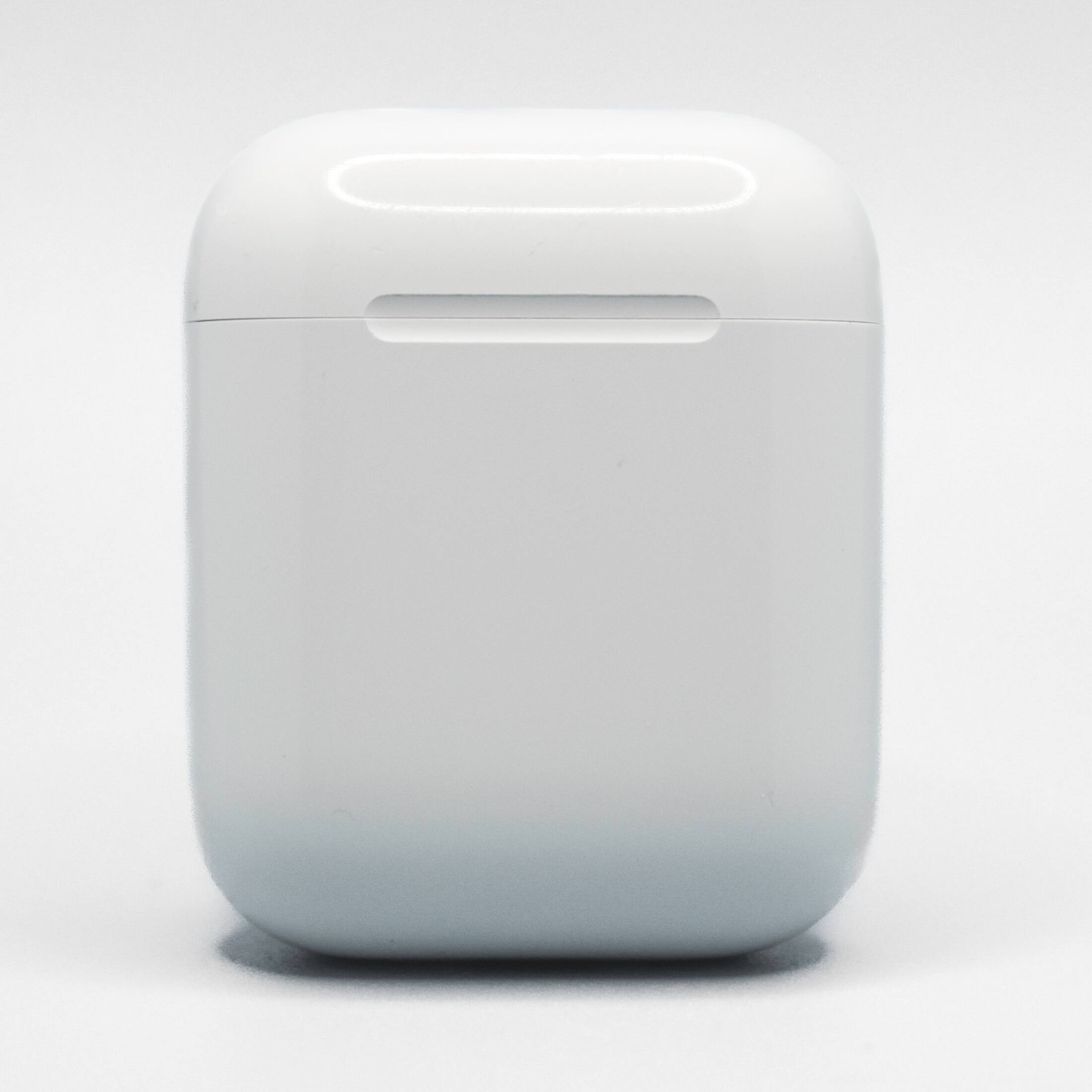 Front. Apple - Apple AirPods Replacement Charging Case (A1602).