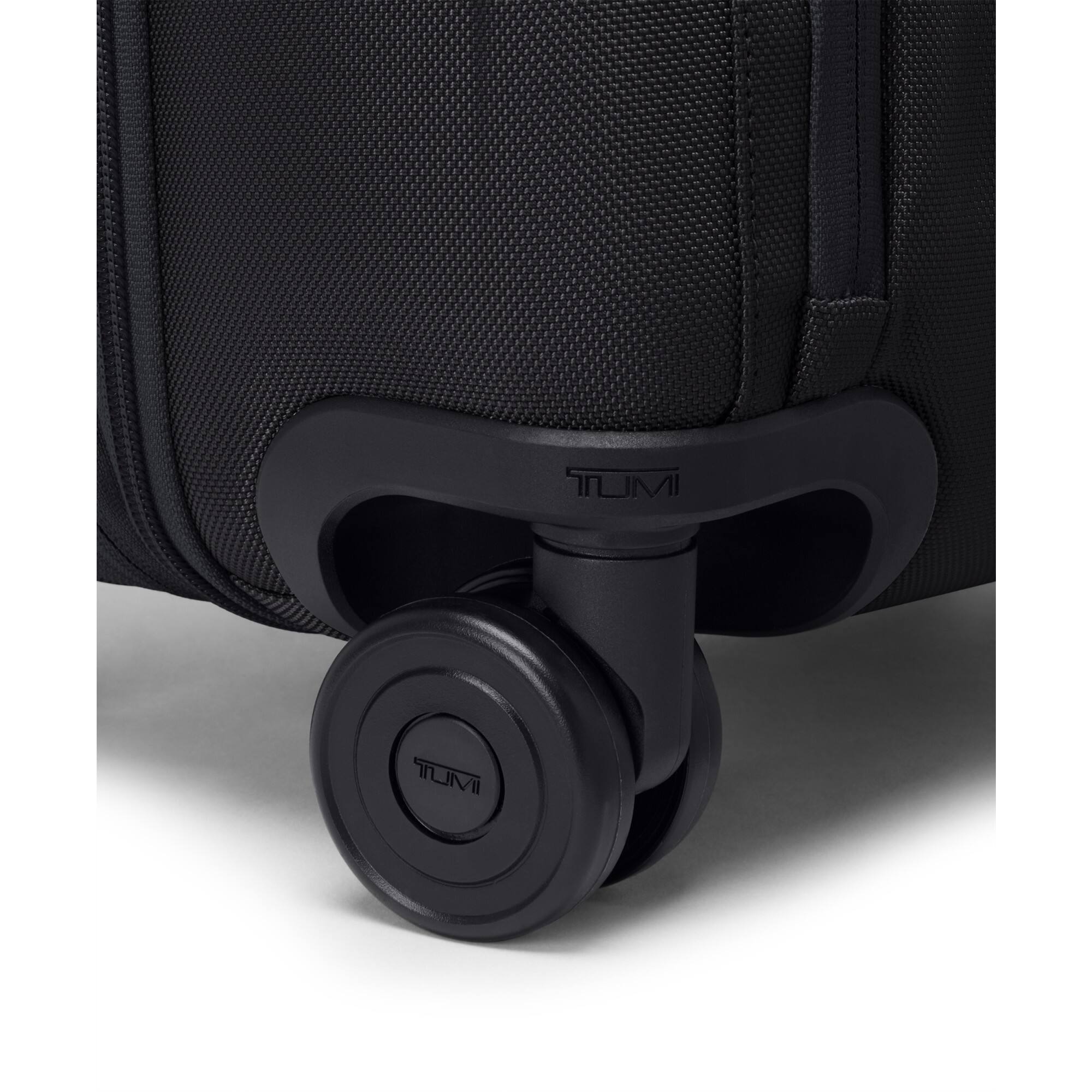 TUMI Alpha Medium Dual Access 26