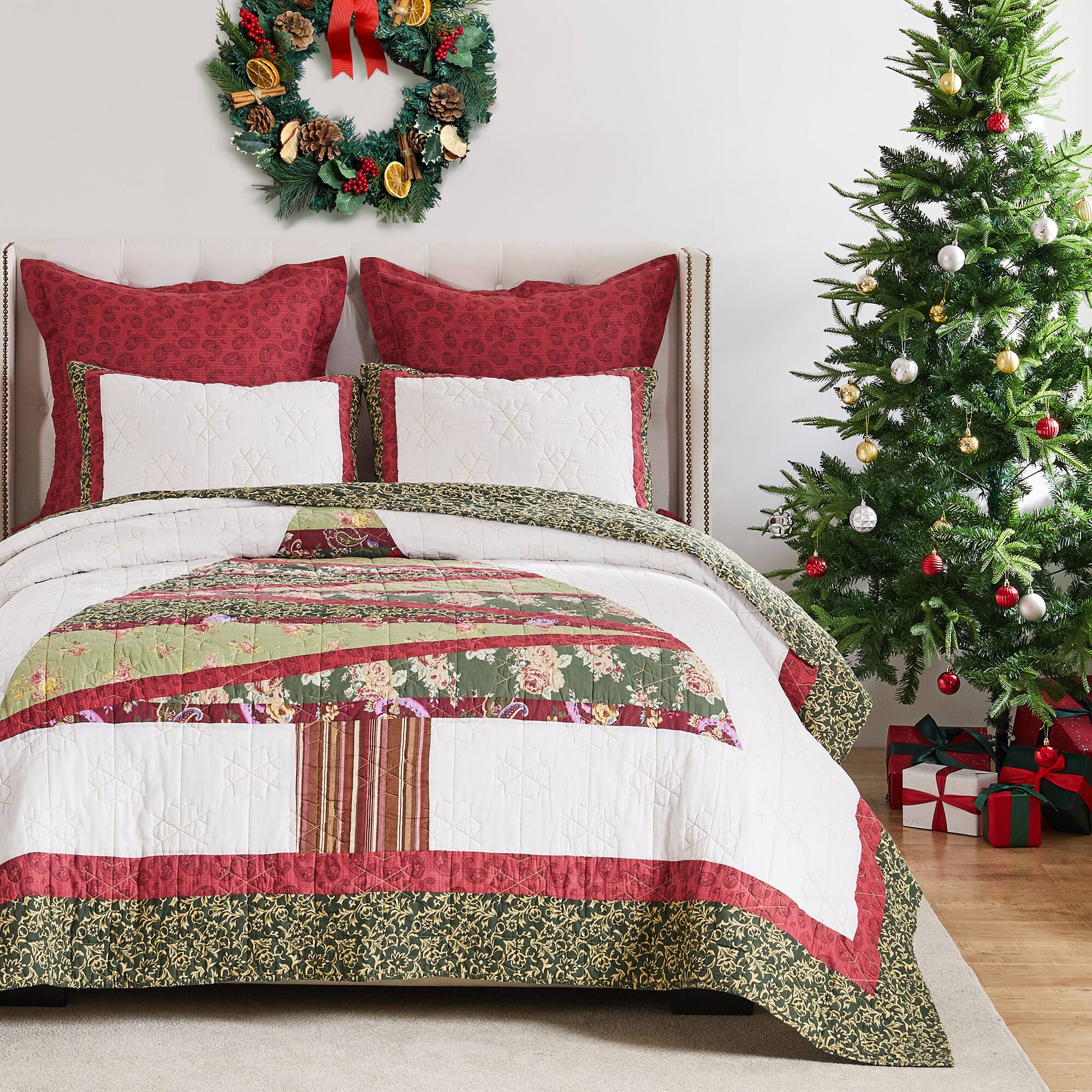 Back. BreeBe - Christmas Tree Quilt Set 3-Piece Full/Queen - Holiday.