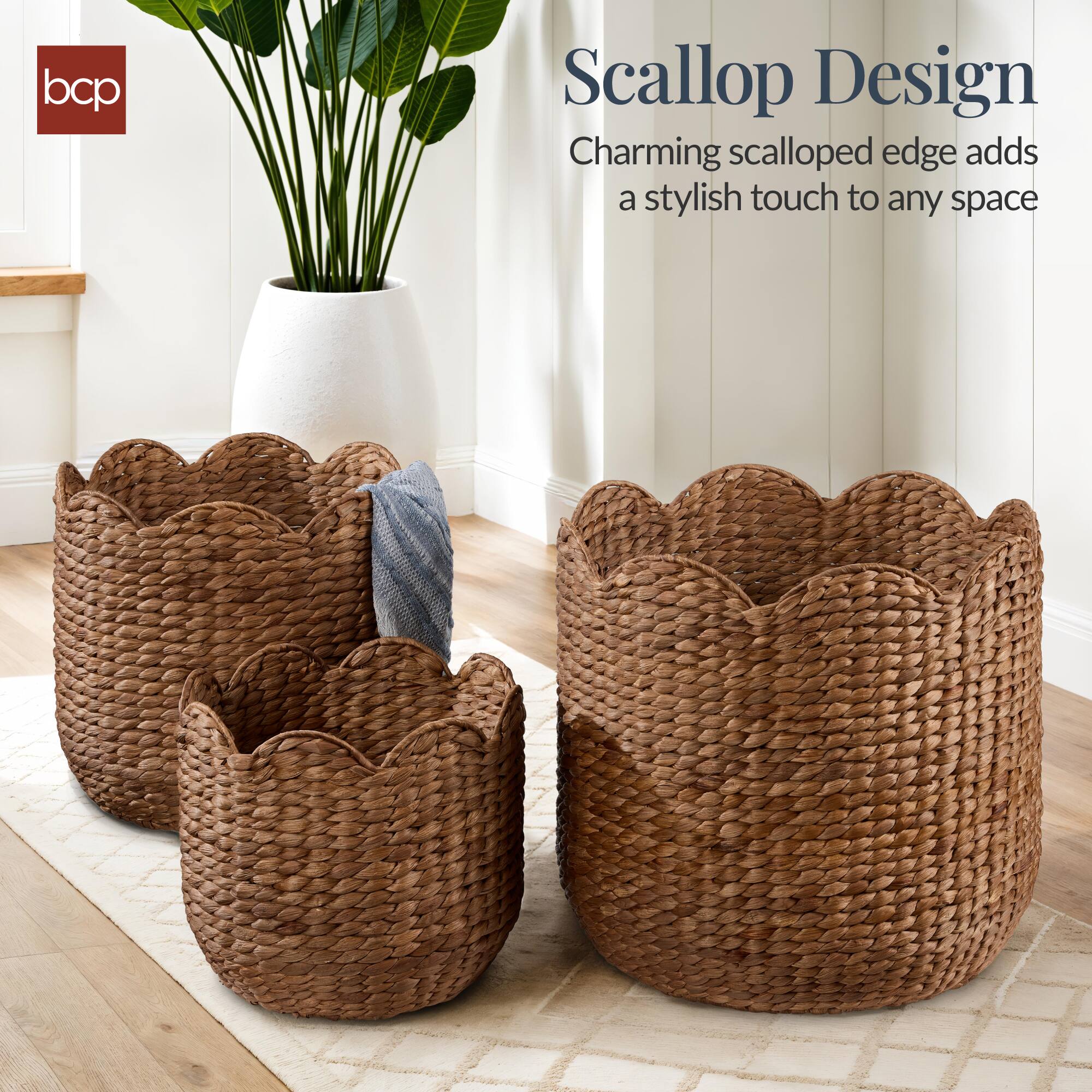 Scallop Design  
Charming scalloped edge adds a stylish touch to any space
