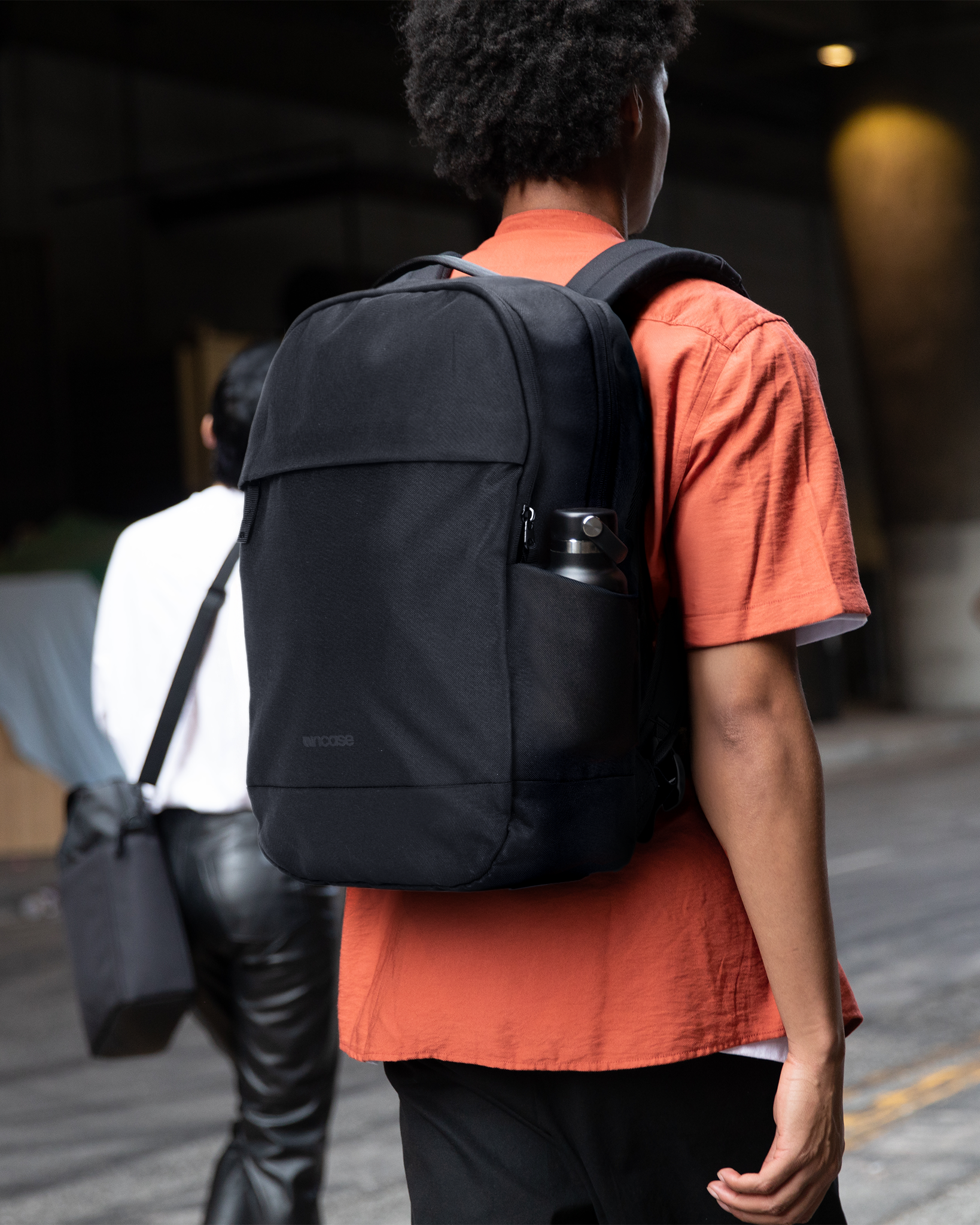 Alt View 4. Incase - Shift Backpack - 25L - Black.