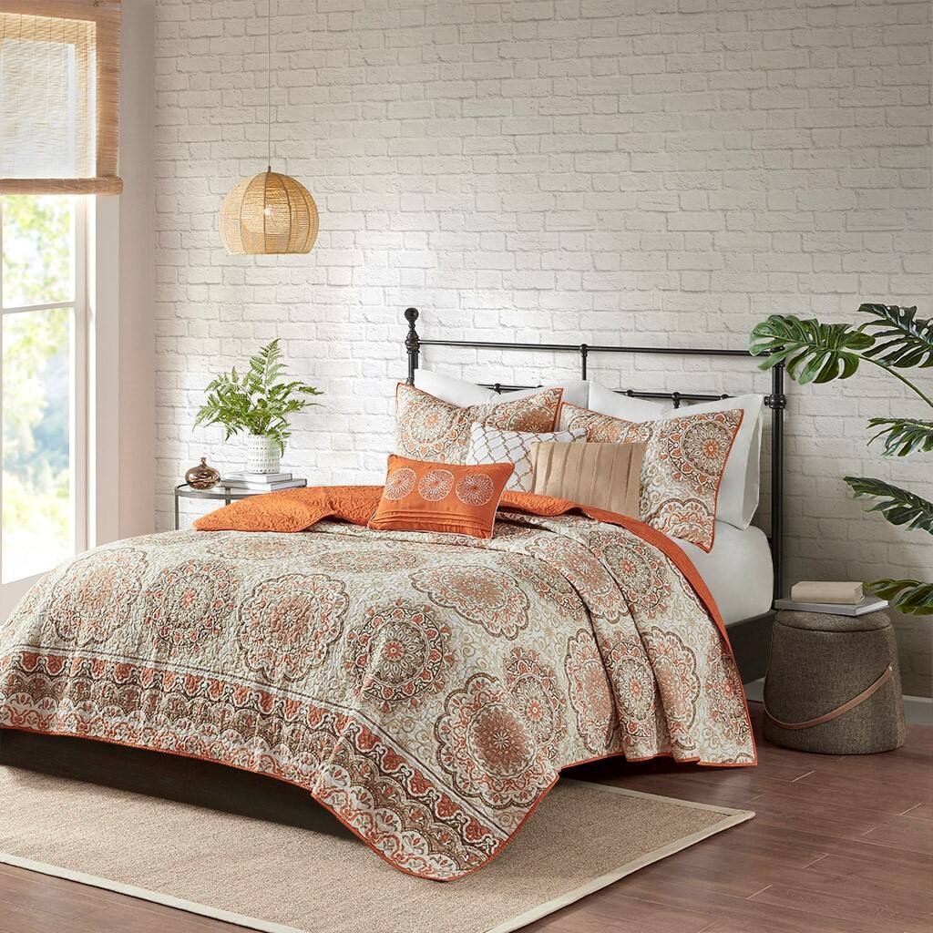 Alt View 1. Gracie Mills - Gracie Mills Lilly 6 Piece Medallion Reversible Quilt Set with Decorative Pillows - Orange.