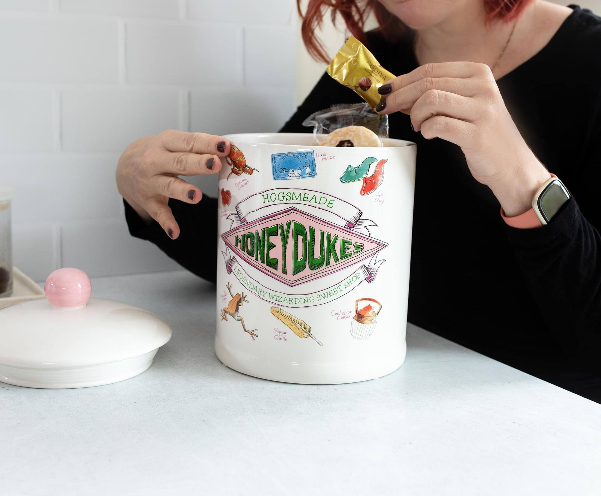 Buffalo Harry Potter Hogsmeade Honeydukes Treats Glass Cookie Snack Candy Jar with Lid (Small) - Thumbnail 4
