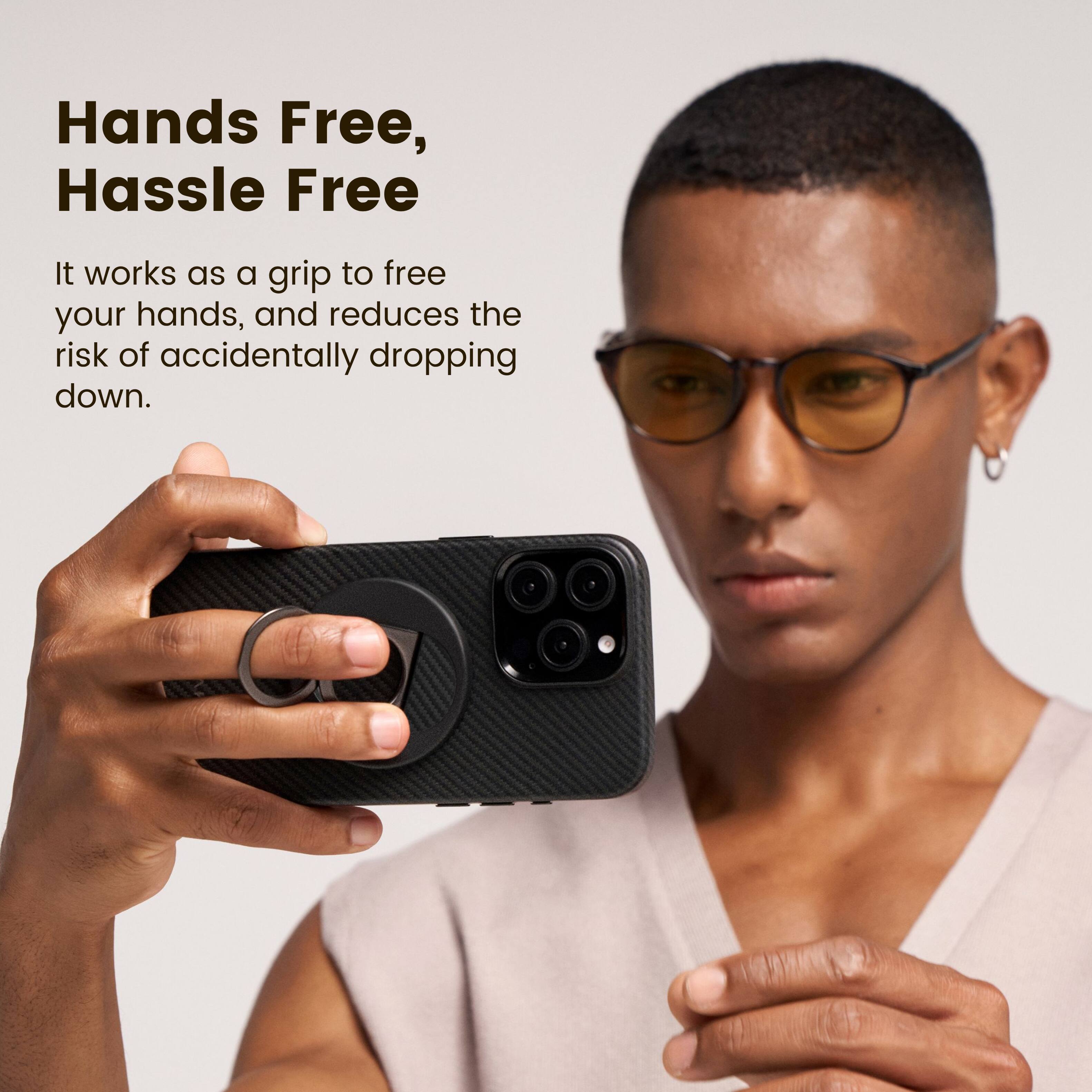 Hands Free, Hassle Free

It works as a grip to free your hands, and reduces the risk of accidentally dropping down.