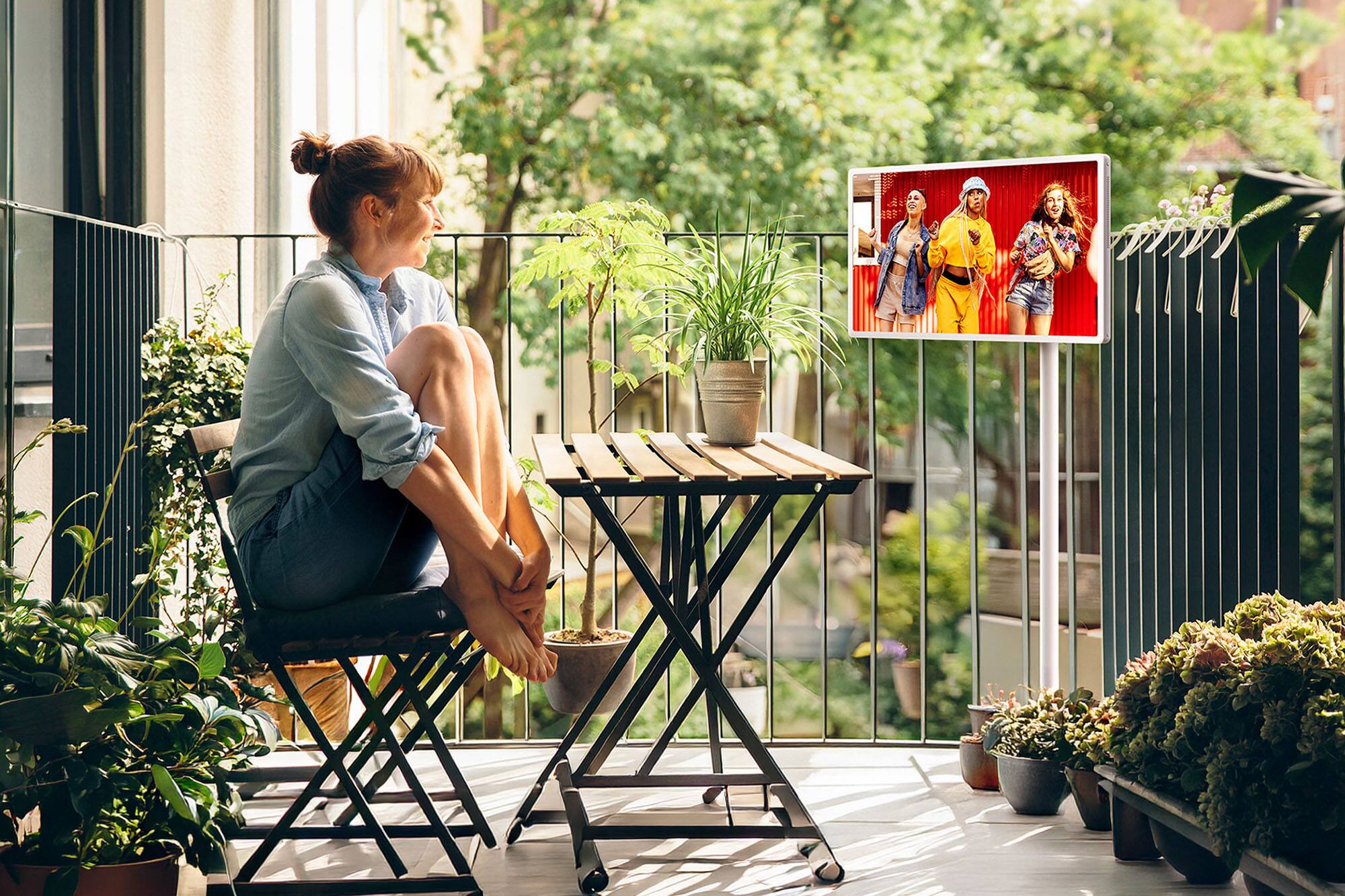 Alt View 19. LG - LG StanbyME 2 - 27” Class LED QHD Smart webOS Portable and Detachable Touch Screen with Full Swivel Rotation (2025) - White.