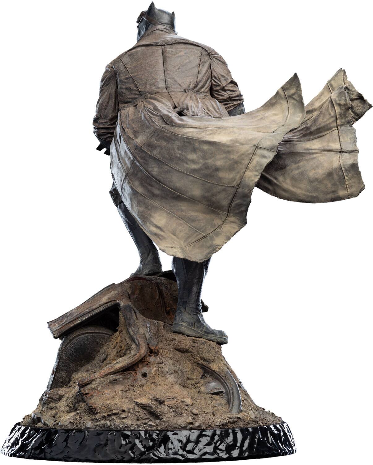 Alt View 3. Weta Workshop - WETA Workshop Limited Edition Polystone - Zack Snyder's Justice League: Batman 1:4 Scale Statue   - Collectibles - Multicolor.