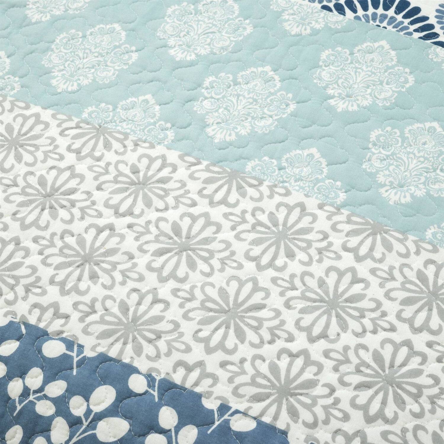 Left. SlickBlue - 3-Piece Reversible Botanical Damask Quilt Set Lightweight for Bedroom - Blue.