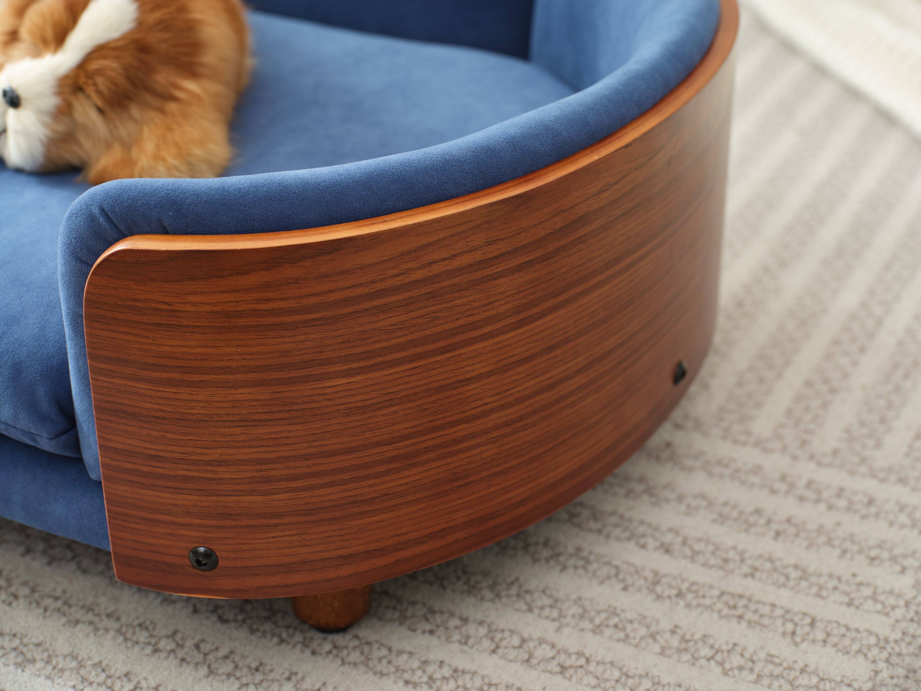 Angle. Siljoy - Mid‑Size Scandinavian Pet Sofa, Walnut & Dark Blue Velvet, Elevated Orthopedic Dog Bed - Dark Blue.
