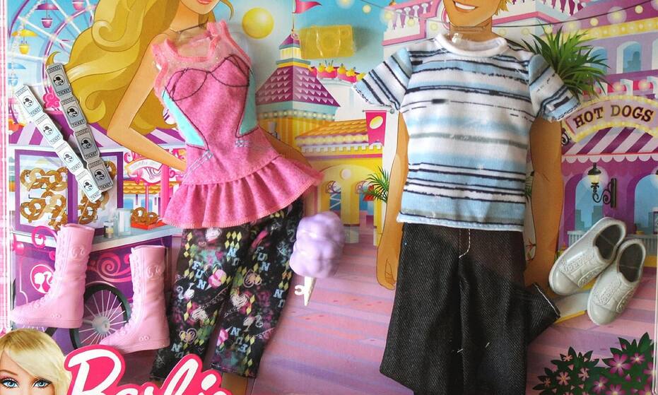 Sure, here is the corrected and grouped text from the image:

- "10TH LCOM 12000d LSREE 1000 T DOGS TOUL xdan SEOO 2 N U F f N U N C N f S N n N F Dane LeppR"
- "HOT DOGS"
- "FUN"
- "Bali"