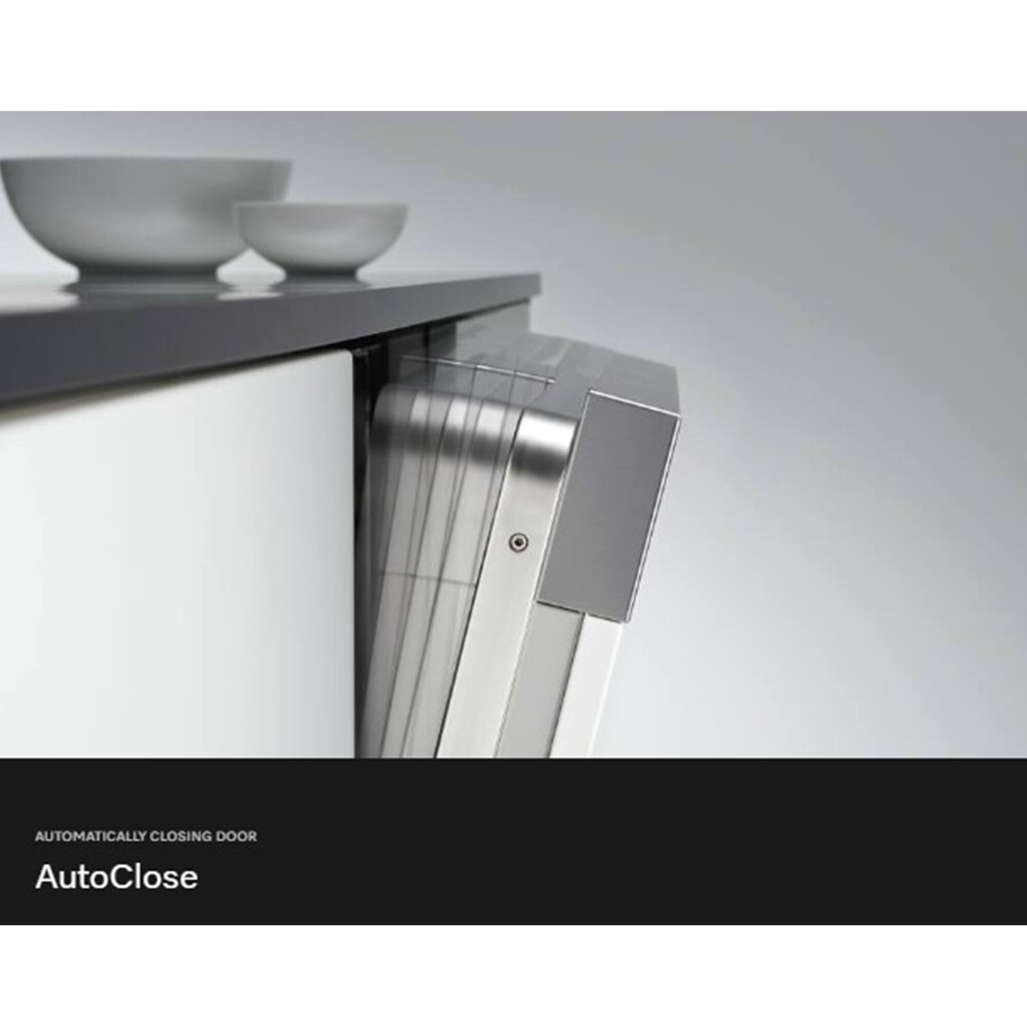 AUTOMATICALLY CLOSING DOOR  
AutoClose