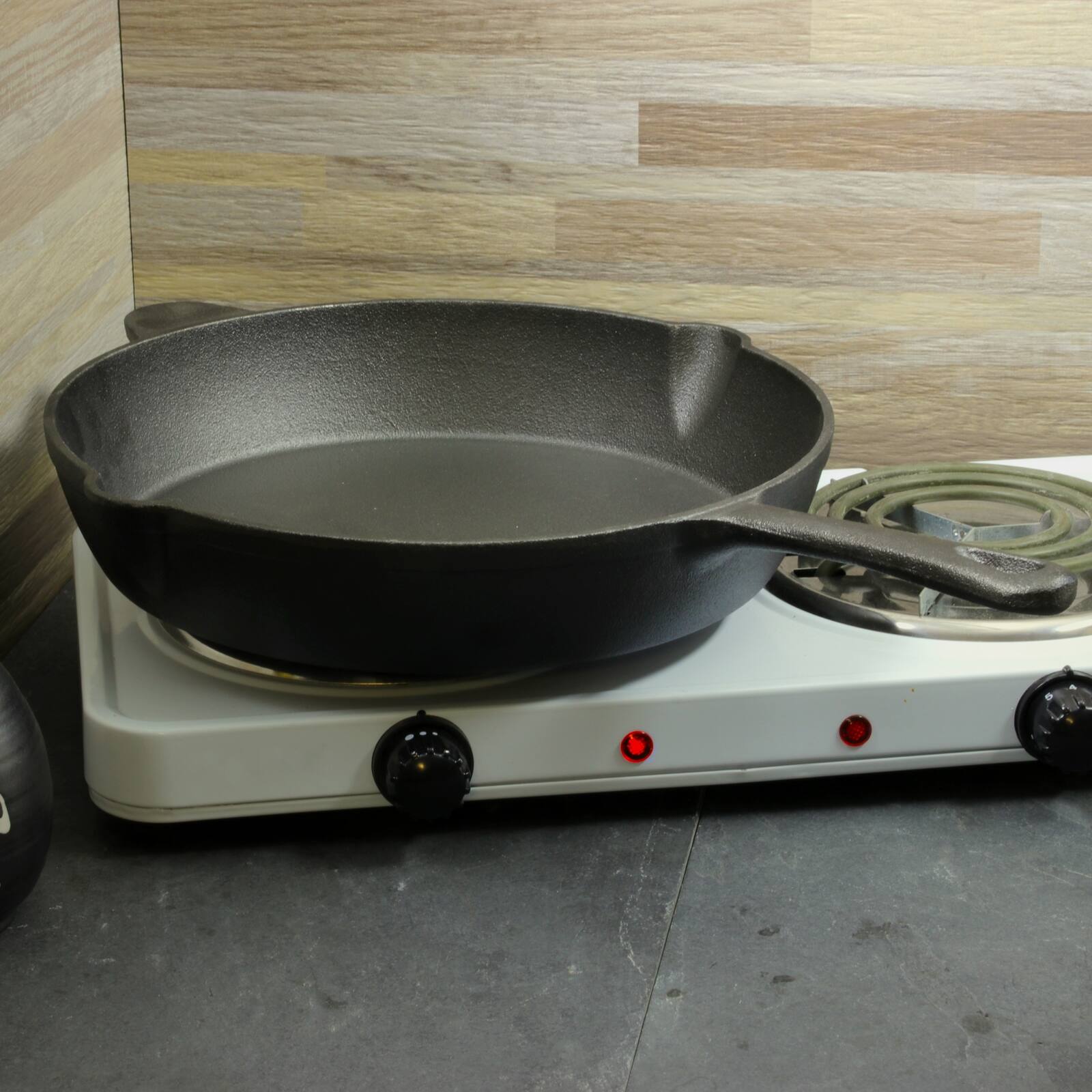 Alt View 3. Gibson - General Store Addlestone 12 in. Preseasoned Round Cast Iron Frying Pan - Black.