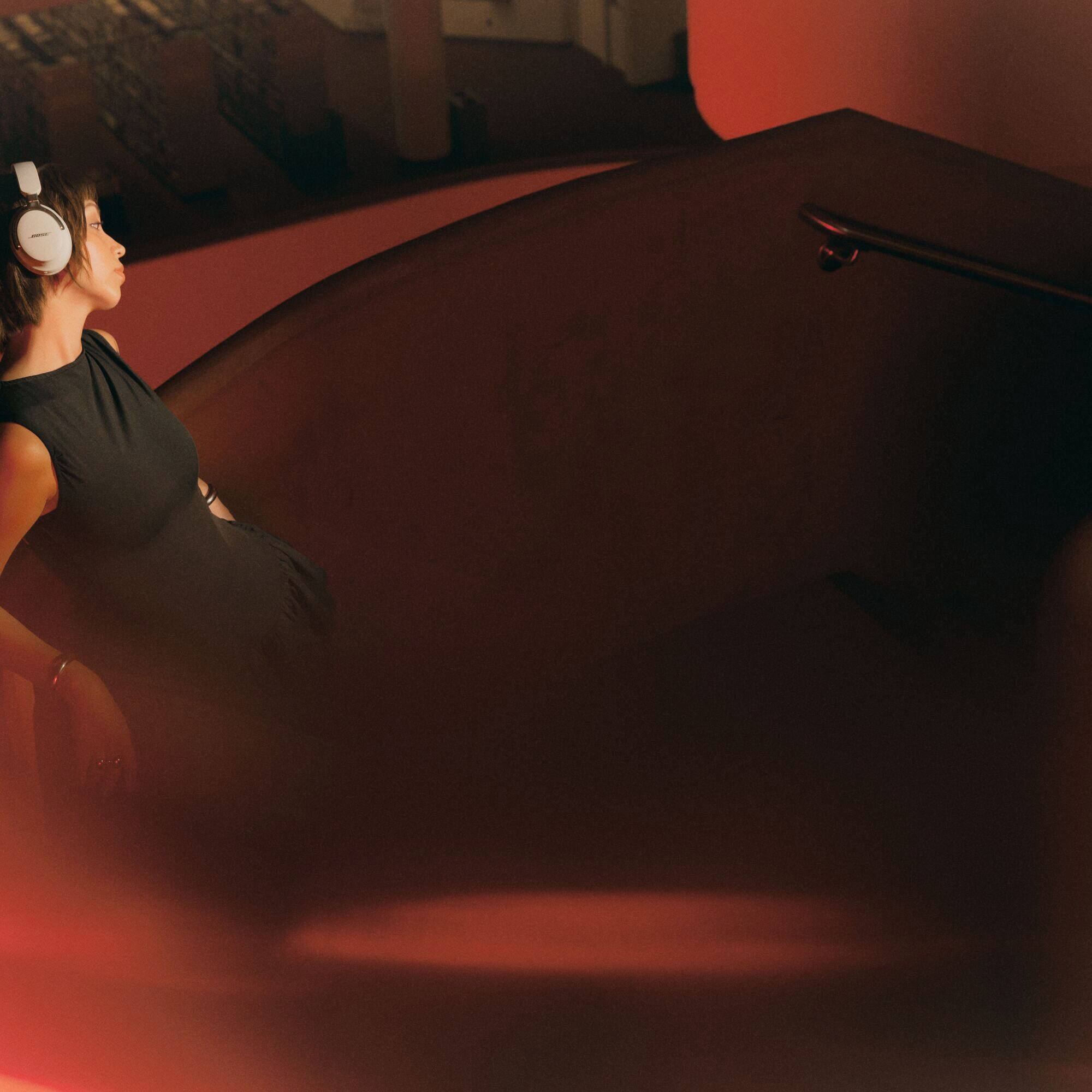 Alt View 4. Bose - QuietComfort Ultra Headphones (2nd Gen) - White.