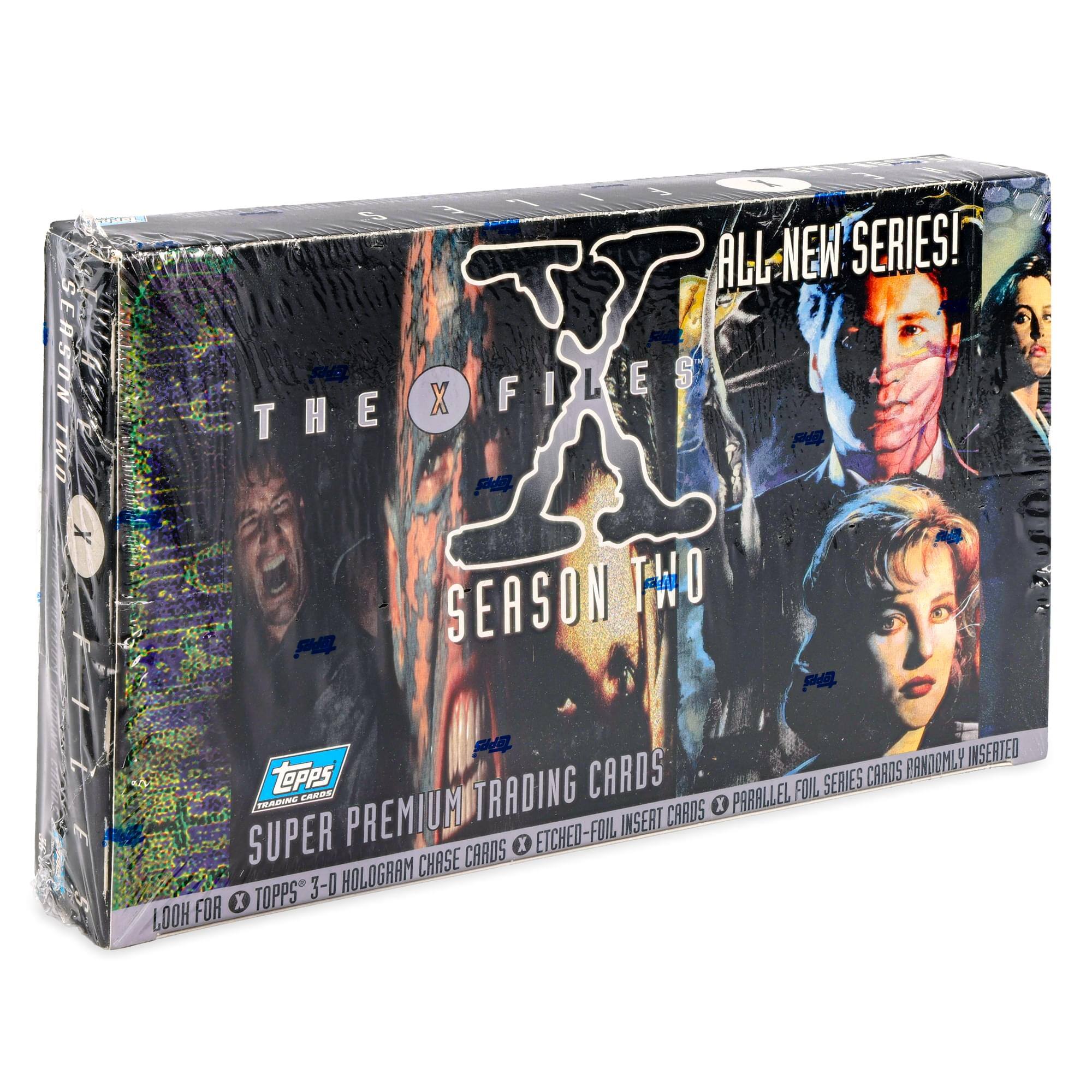 THE X FILES  
SEASON TWO  
ALL-NEW SERIES!  
SUPER PREMIUM TRADING CARDS  
TOPPS 3-D HOLOGRAM CHASE CARDS  
ETCHED-FOIL INSERT CARDS  
PARALLEL, FOIL, SERIES CARDS RANDOMLY INSERTED