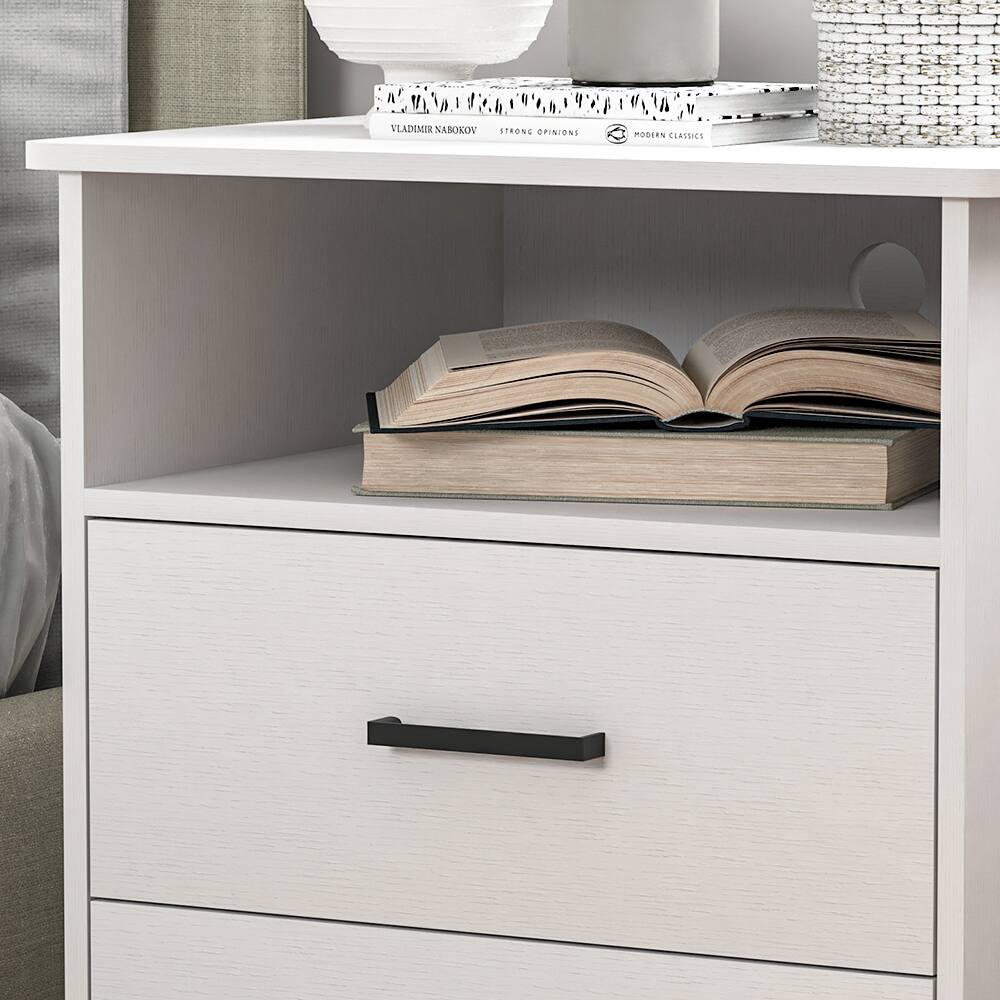 VLADIMIR NABOKOV  
STRONG OPINIONS  
MODERN CLASSICS