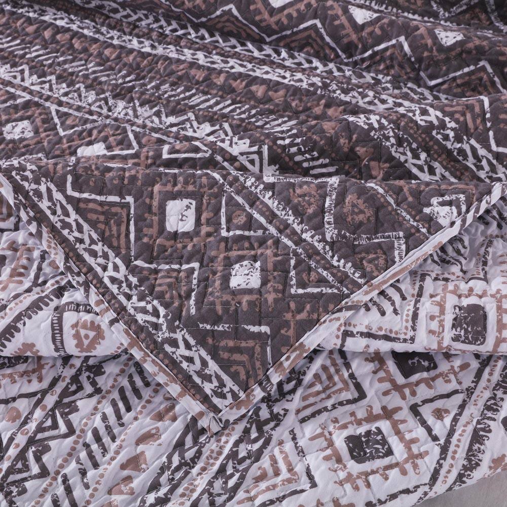 Back. BreeBe - Denmark Quilt Set 3-Piece Full/Queen - Multi.