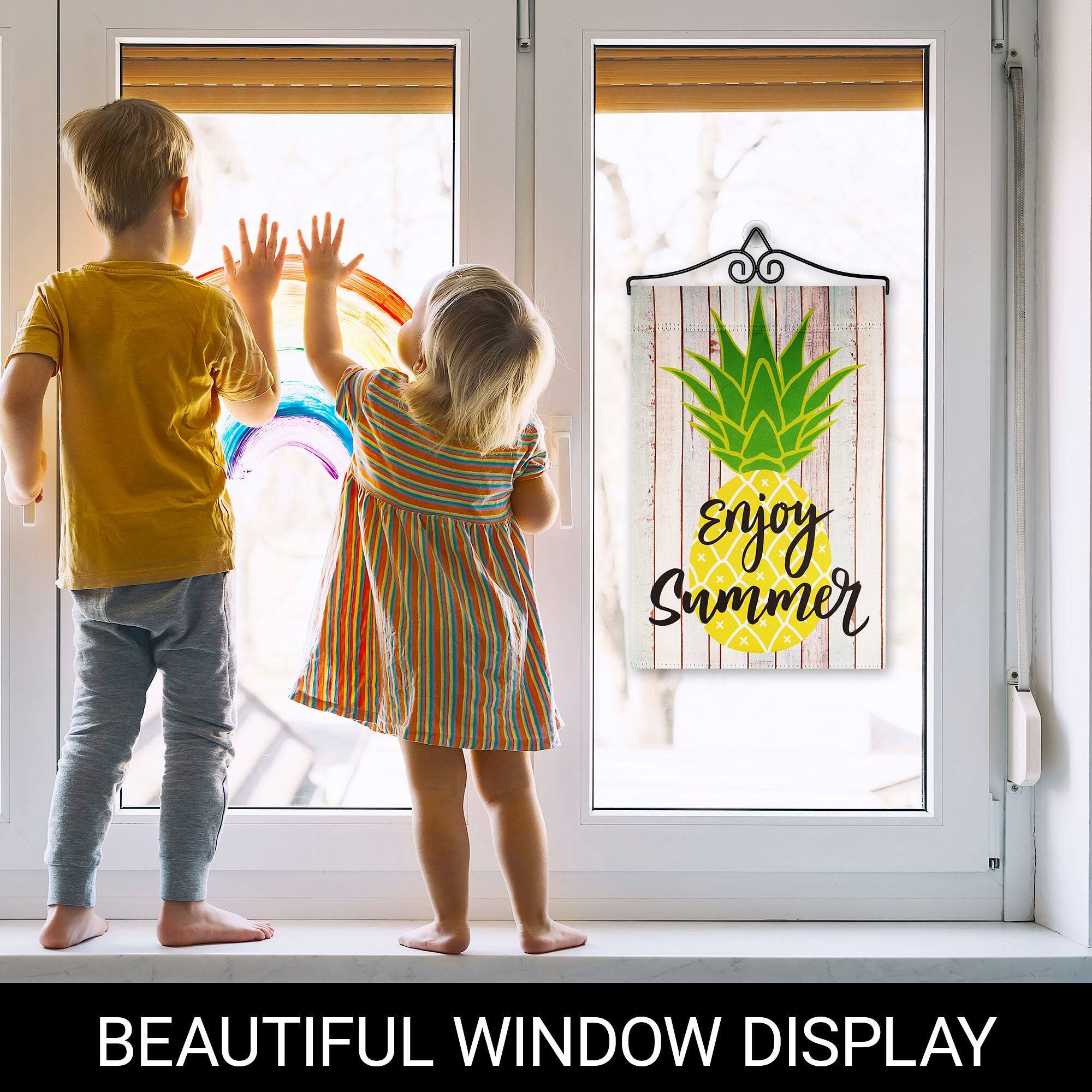 Enjoy Summer  
BEAUTIFUL WINDOW DISPLAY