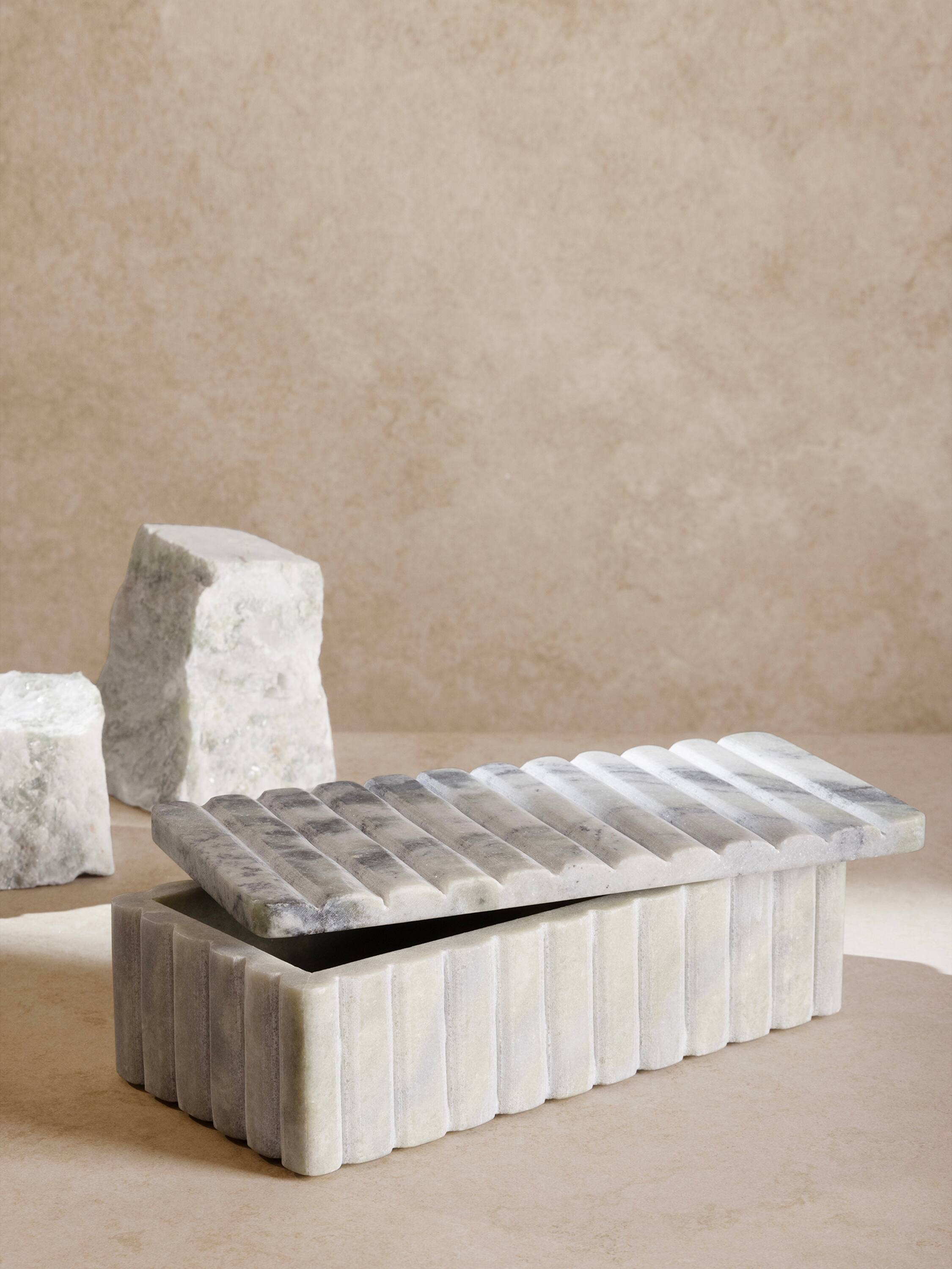 Angle. GAURI KOHLI - Cuba Decorative Box - Green.