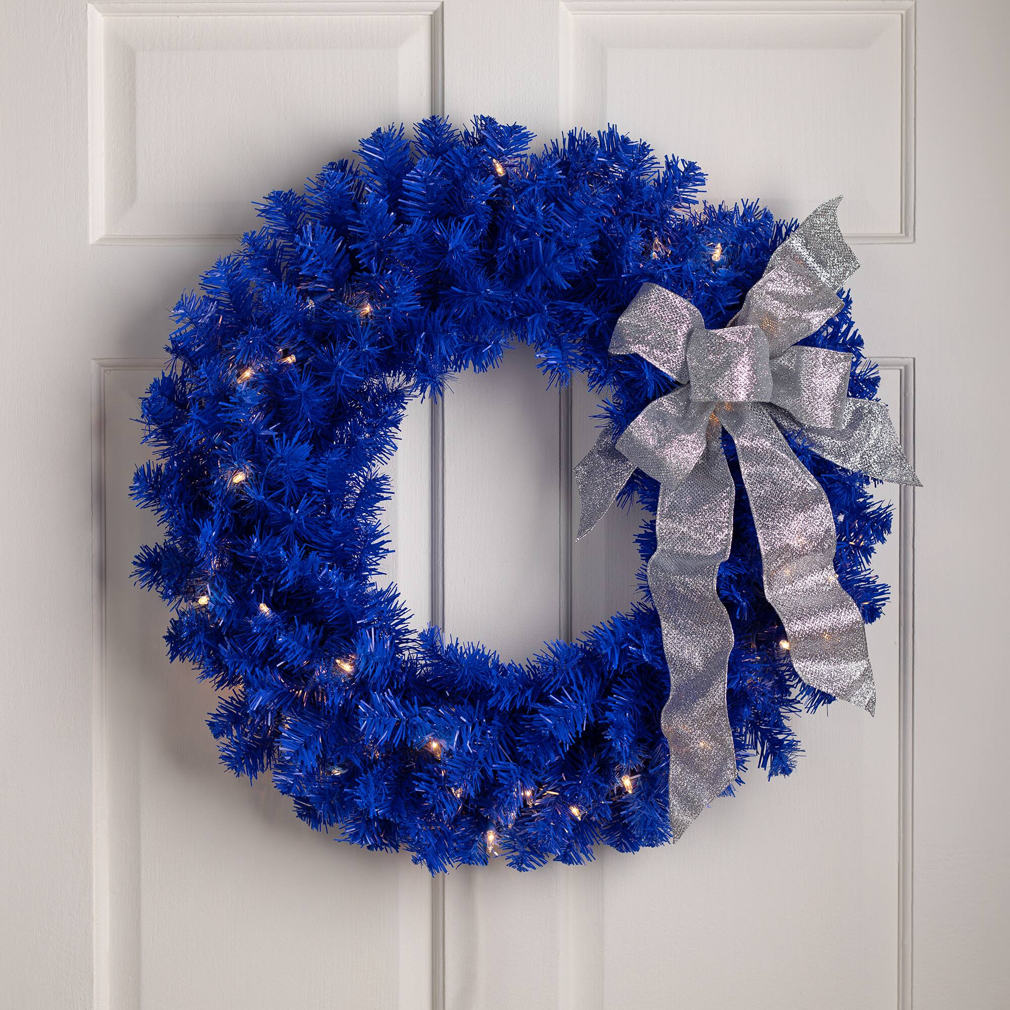 Northlight - Pre-Lit Artificial Pine Christmas Wreath - 24" - Royal Clear Lights - Blue