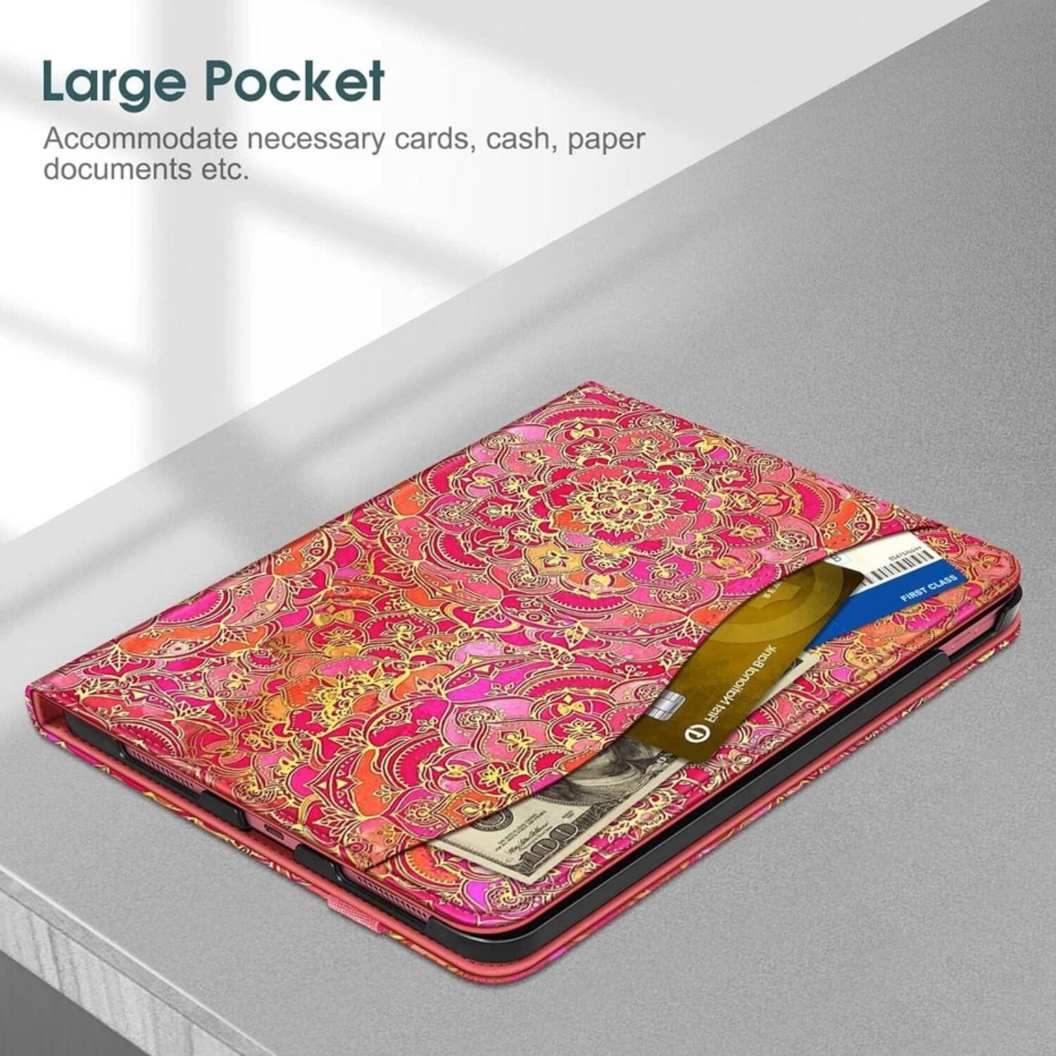 Large Pocket  
Accommodate necessary cards, cash, paper documents etc.