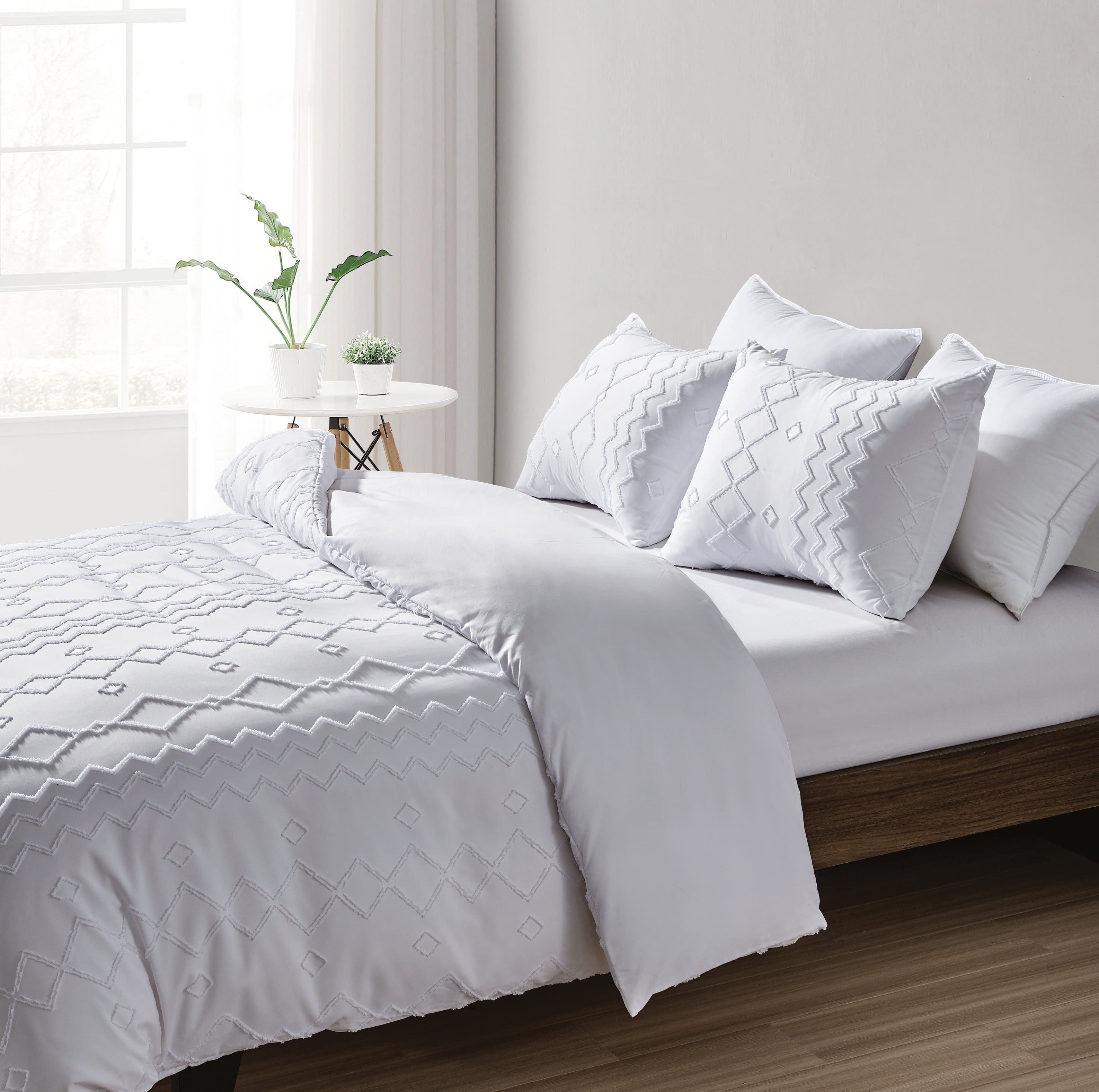 Bibb Home - 2000 Count Tufted Duvet Cover (3-Piece) - White price history on PriceWatchPro