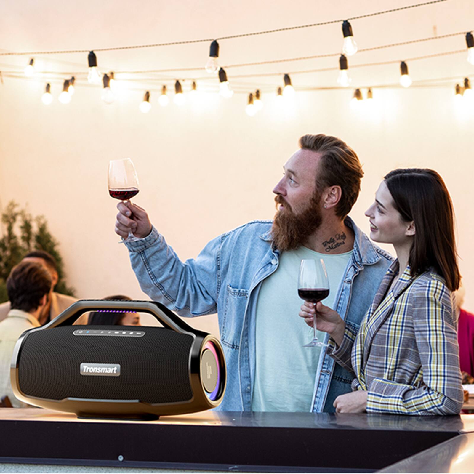 The text on the image reads "S2e Cltna AEE Tronsmart."