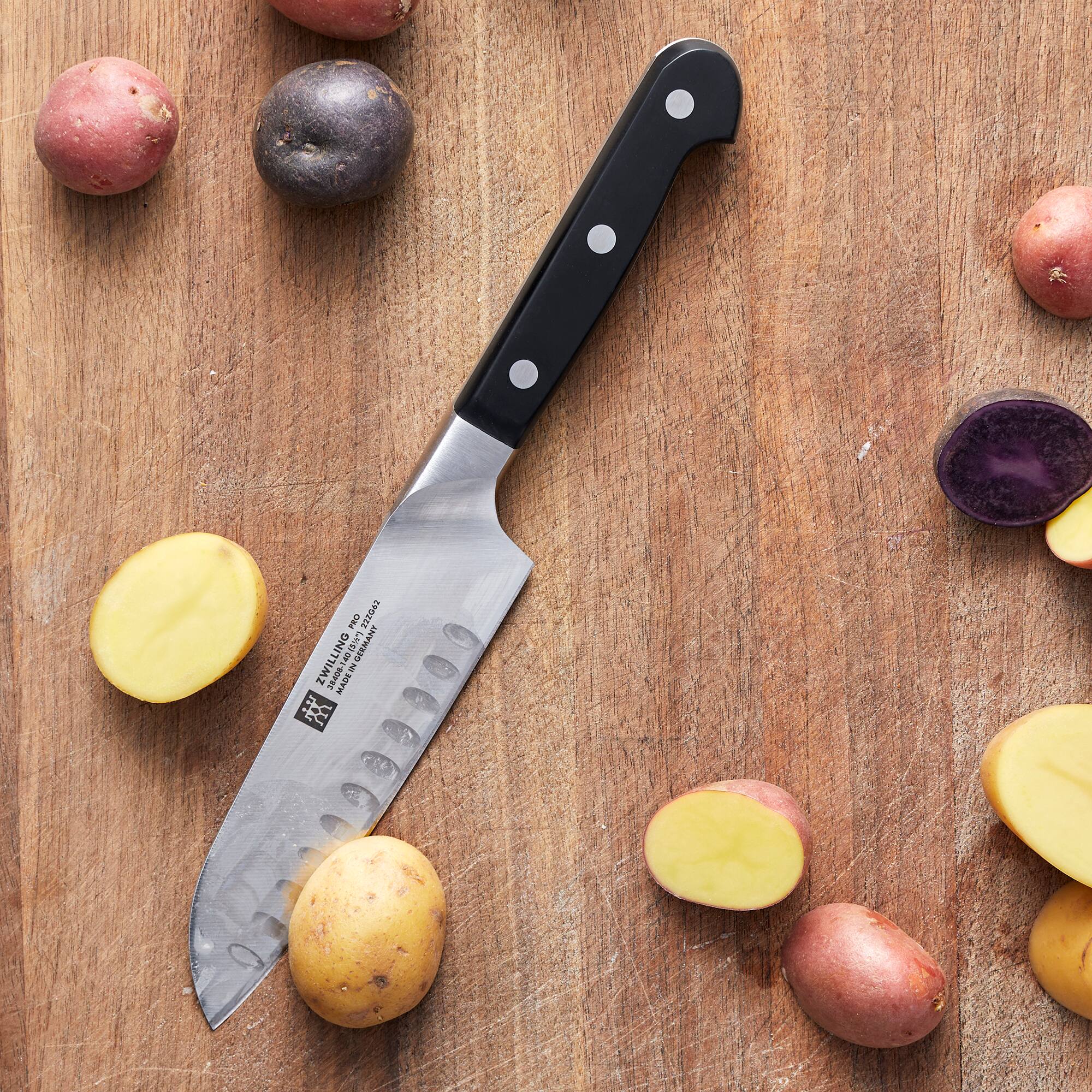 ZWILLING Pro Santoku Knife - Thumbnail 2