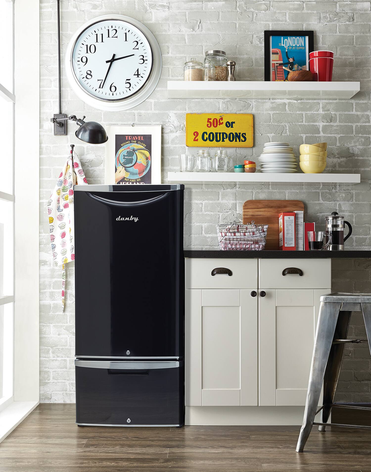 11 12 10 9 8 7 6 1 2 3 4 5 4 LONDON i . CUTPER ES TRAVEL For GOUE DIDA 50c or 2 COUPONS  d T ME  SAR . NE danby