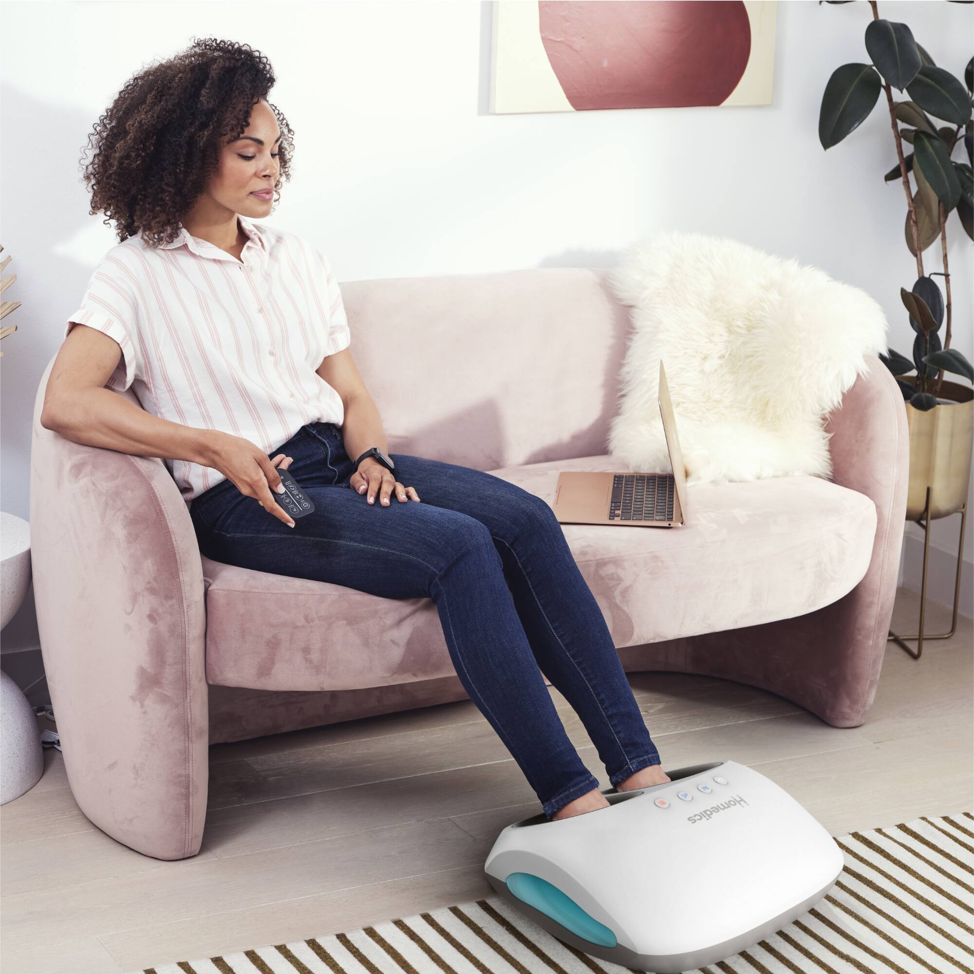 Alt View 14. Homedics - Shiatsu + air 4.0 foot massager with heat - White.