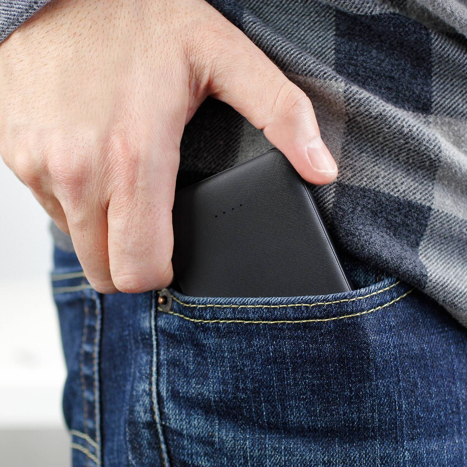 Back. Aluratek - 5000MAH DUAL USB POWERBANK - Black.